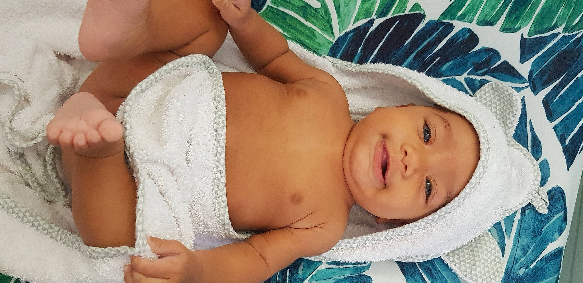 Meloah a rejoint le concours — aidez-le/la à gagner de superbes lots ! abdomen, baby, chest, comfort, elbow, eye, eyelash, finger, happy, headwear, human_body, mouth, muscle, neck, organ, person, skin, smile, thigh, toddler