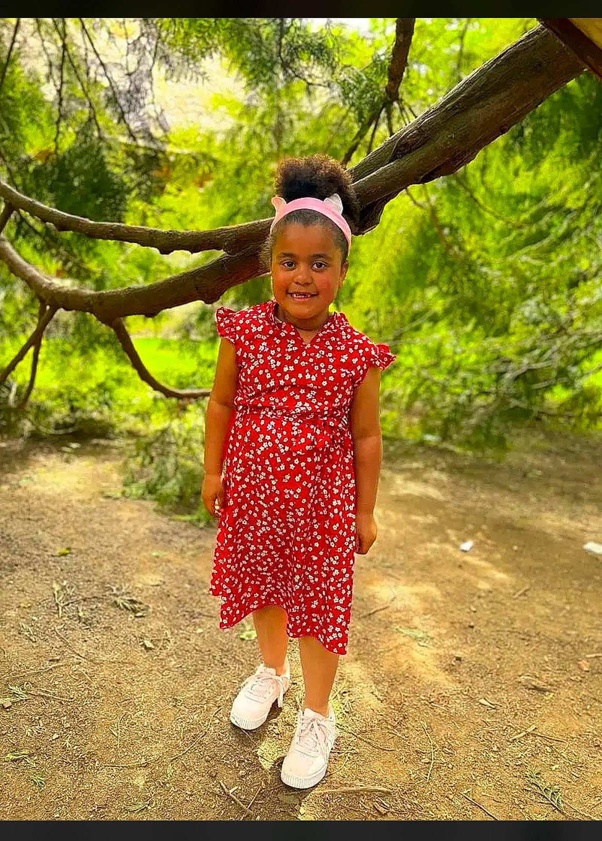 Carrie participe au concours pour gagner de l'argent avec cette photo : baby_toddler_clothing, child, face, fun, grass, happy, joy, leisure, magenta, pattern, people_in_nature, person, plant, play, recreation, sleeve, smile, tints_and_shades, toddler, tree