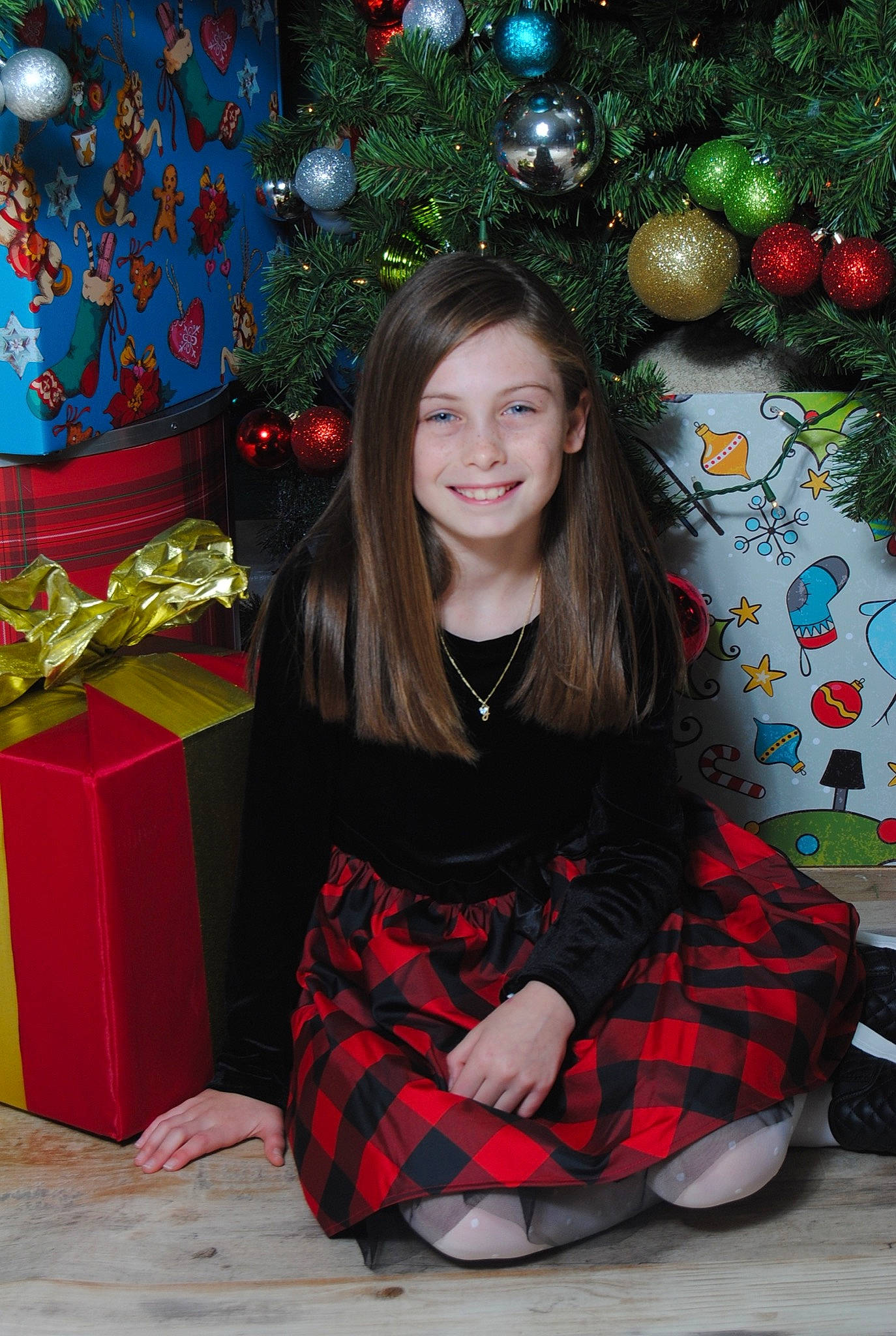 Jade joined the competition — help win amazing prizes! christmas, christmas_decoration, christmas_eve, christmas_ornament, christmas_tree, design, event, happy, holiday, interior_design, joy, pattern, person, plaid, sitting, smile, tartan, tree