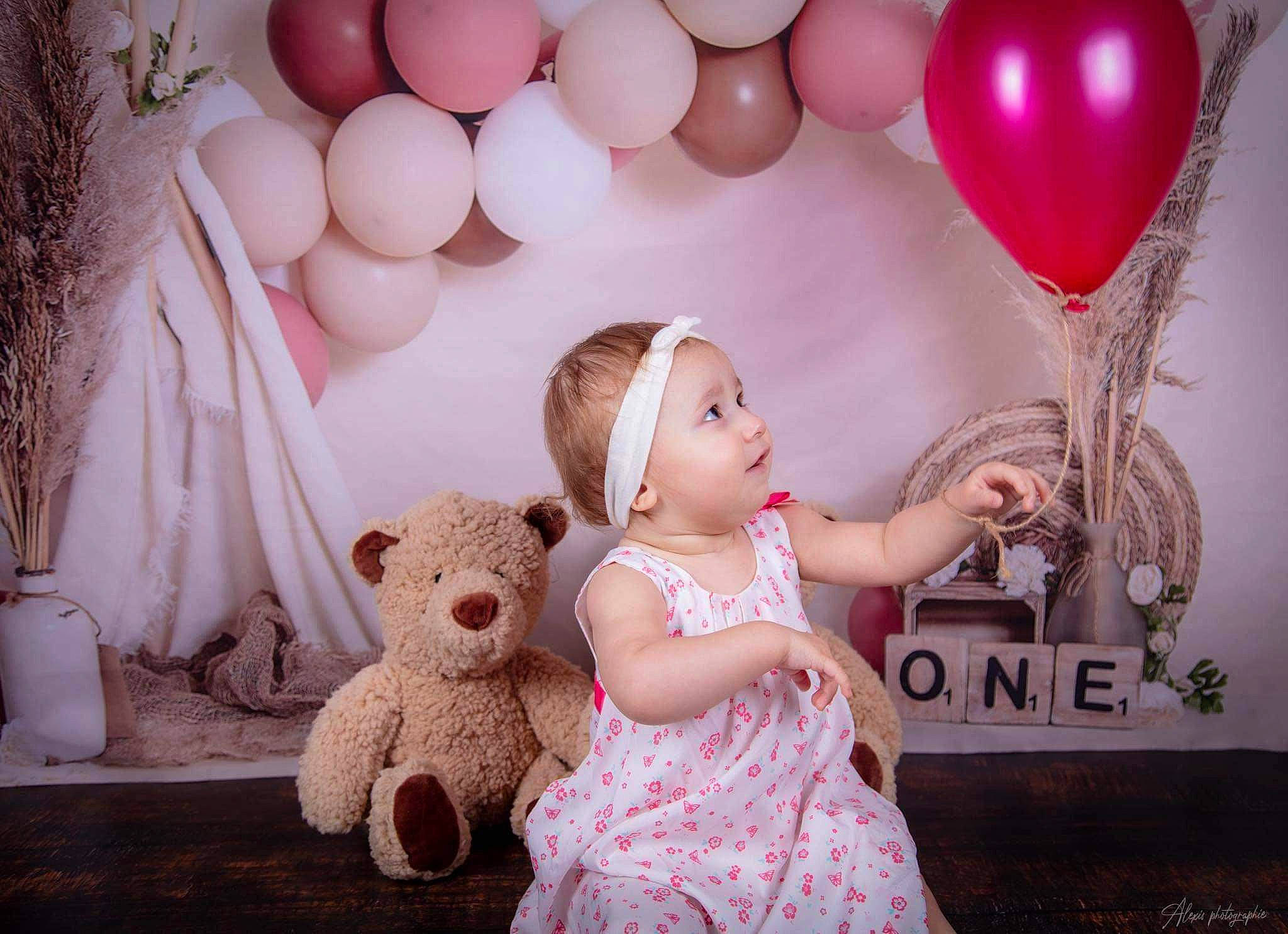Mya participe au concours pour gagner de l'argent avec cette photo : baby_toddler_clothing, balloon, beauty, decoration, dress, event, flash_photography, fun, happy, headwear, magenta, organ, person, photograph, pink, snapshot, stuffed_toy, teddy_bear, textile, toddler