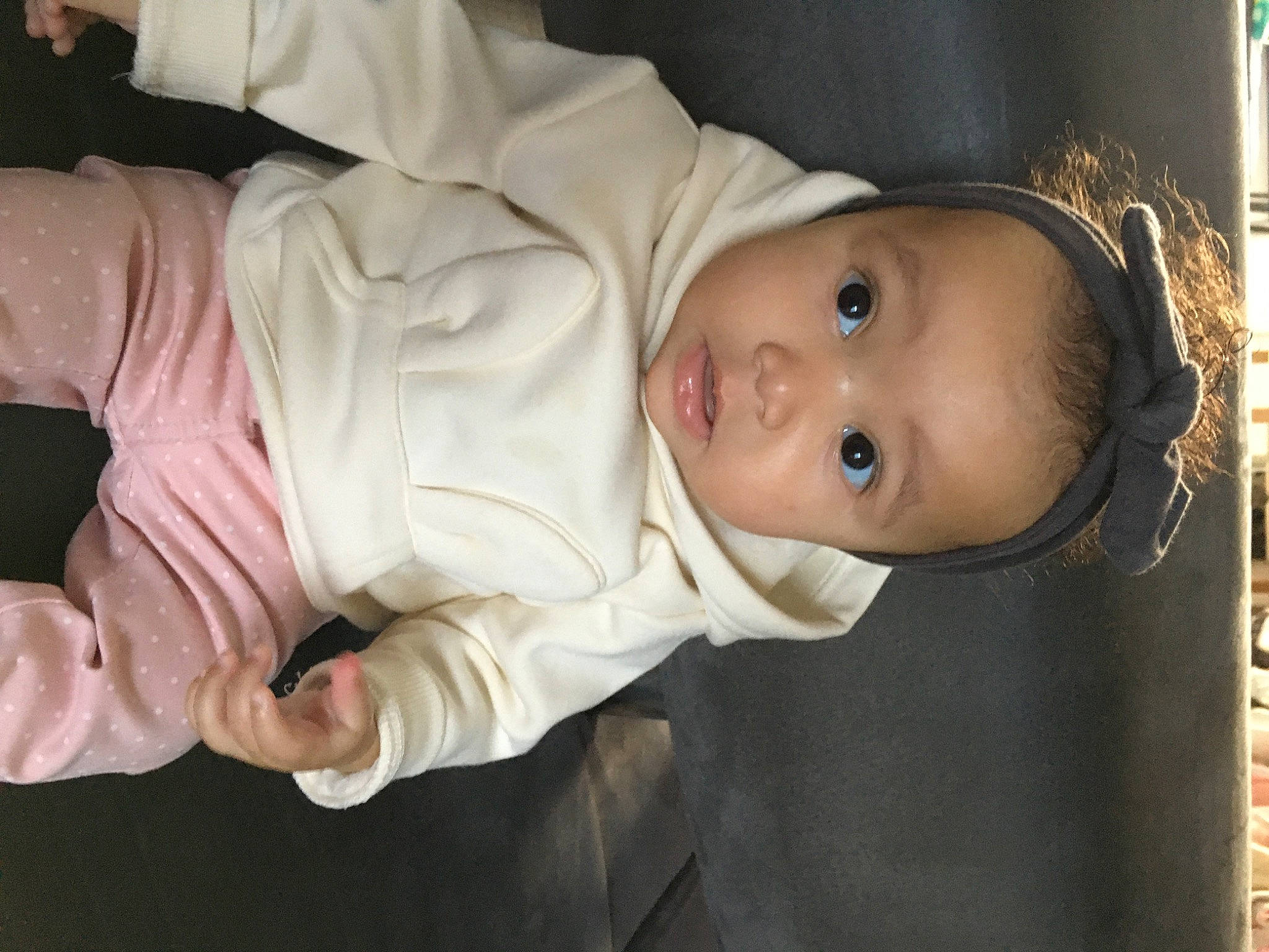 Erika a rejoint le concours — aidez-le/la à gagner de superbes lots ! baby, cheek, child, person, skin, smile, toddler