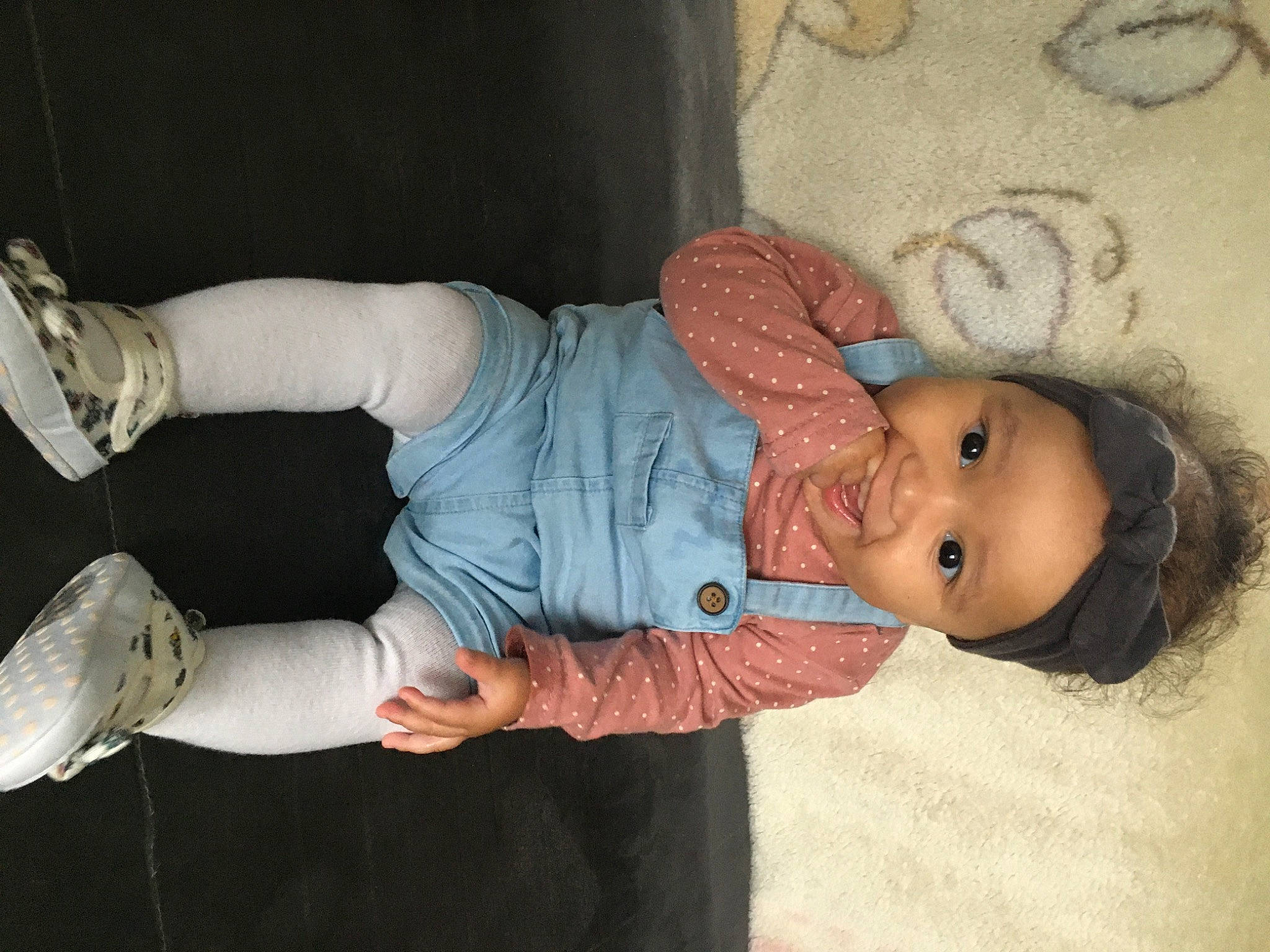 Erika a rejoint le concours — aidez-le/la à gagner de superbes lots ! arm, baby, child, headwear, leg, person, toddler