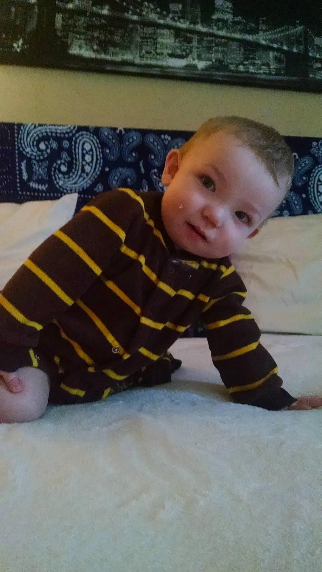 Gianni is registered to the contest to win money with this photo: boy, child, day, eye, fun, girl, infant, iris, leg, person, play, product, sitting, skin, smile, textile, toddler, yellow