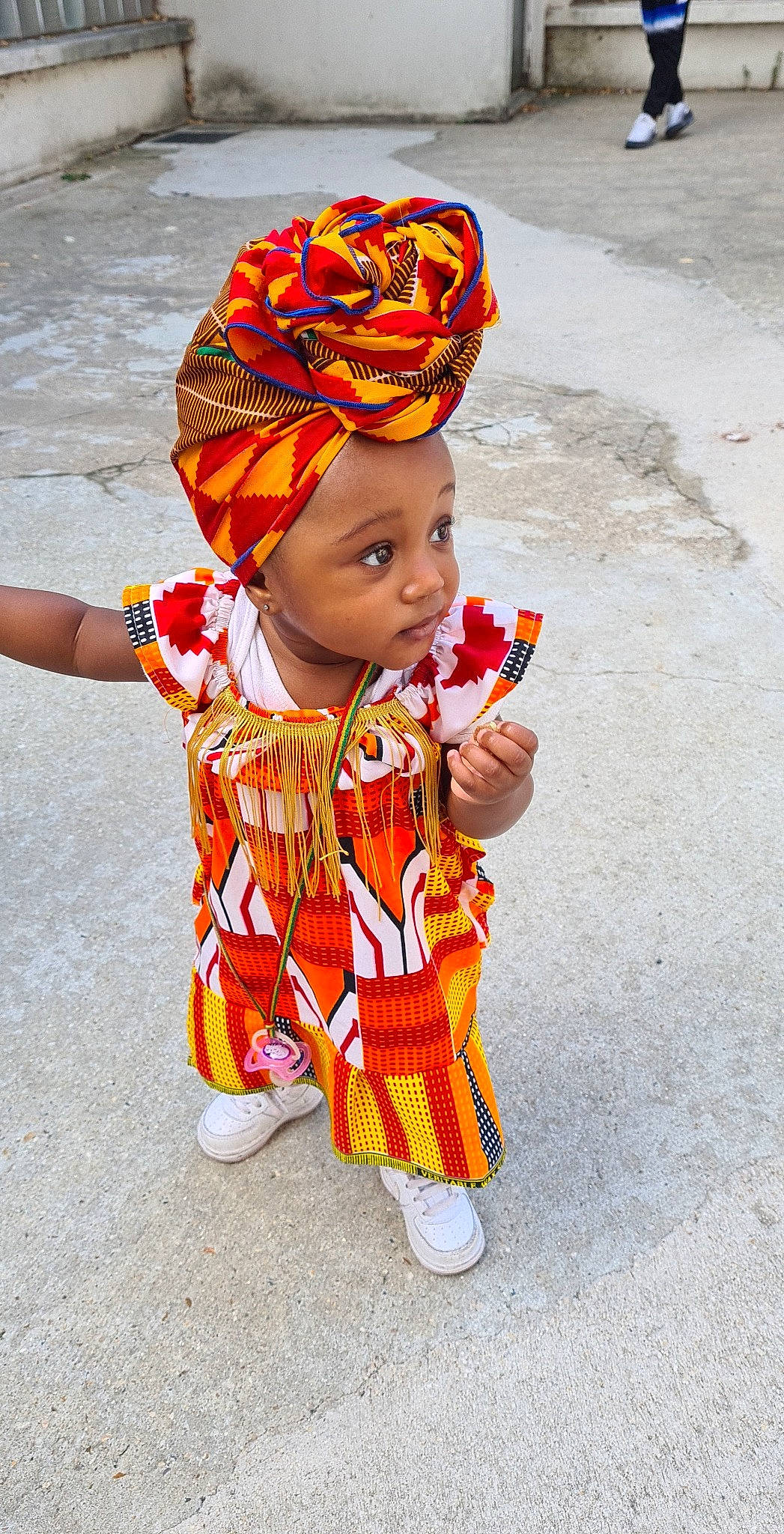 Elianna participe au concours pour gagner de l'argent avec cette photo : child, clothing, fashion_accessory, headgear, headwear, orange, people, person, smile, toddler, tradition, turban, yellow