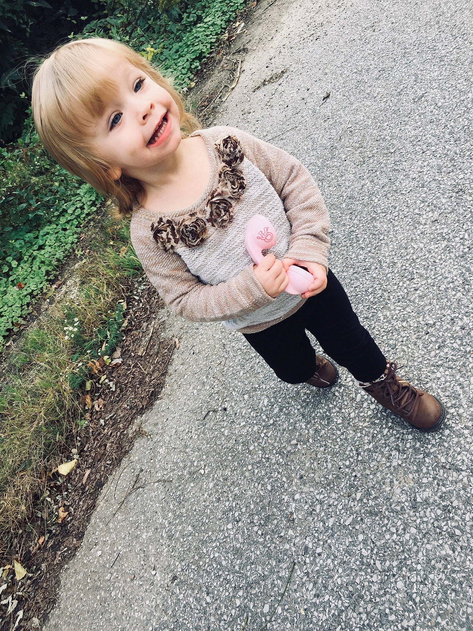 Skylah is registered to the contest to win money with this photo: beauty, child, eye, fun, girl, pattern, person, photo_shoot, photograph, photography, plant, skin, smile, tree, trousers