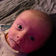 Layden a rejoint le concours — aidez-le/la à gagner de superbes lots ! baby, infant, face, eyes, blanket, bed, clothing, skin, head, portrait, closeup, child, young, person, indoors, sleepwear, expression, human, cute, newborn