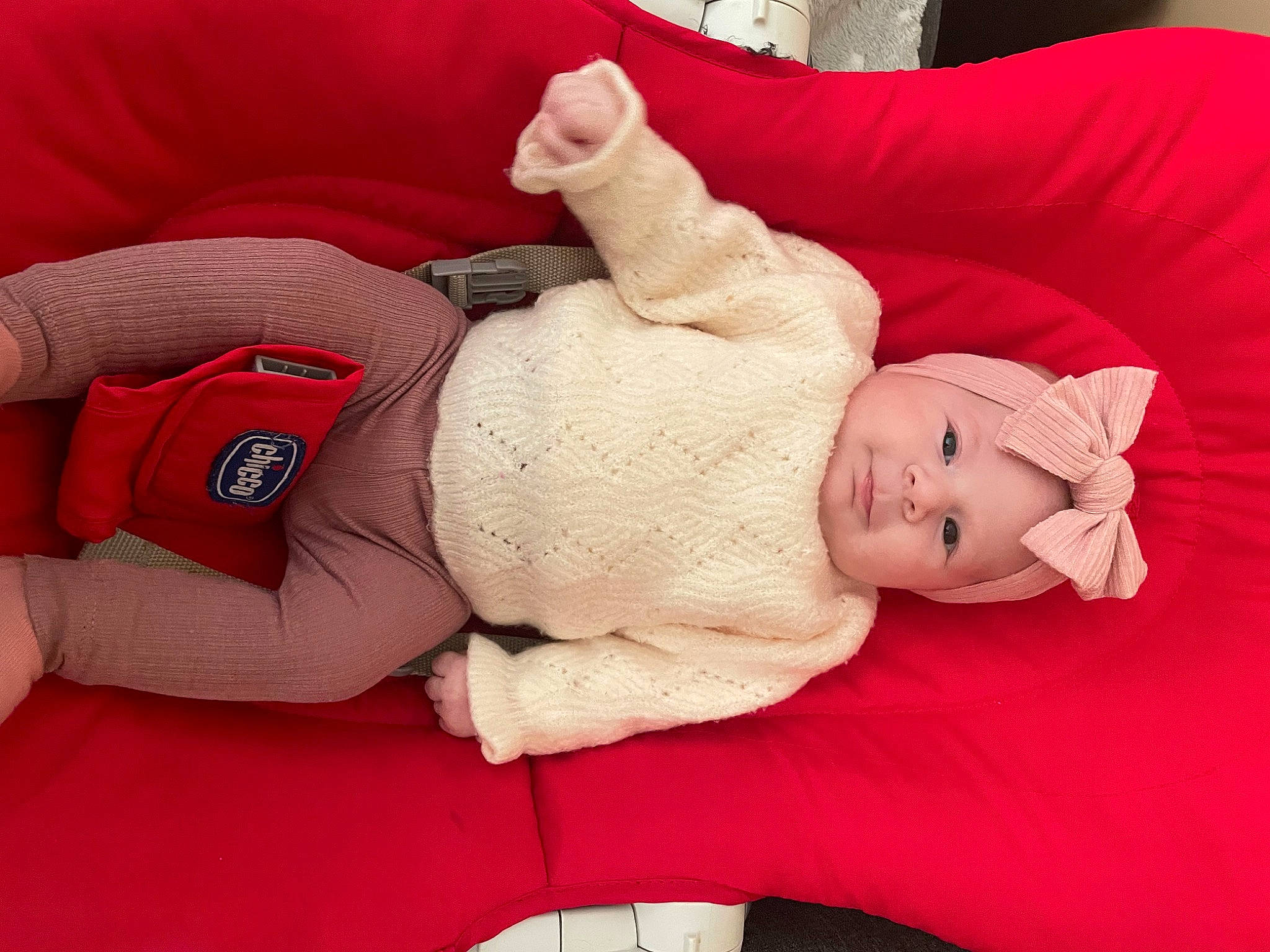 Amalia a rejoint le concours — aidez-le/la à gagner de superbes lots ! arm, baby, baby_sleeping, baby_toddler_clothing, child, comfort, eye, finger, gesture, hand, headwear, human_body, joint, knee, linens, mouth, person, pink, skin, sleeve