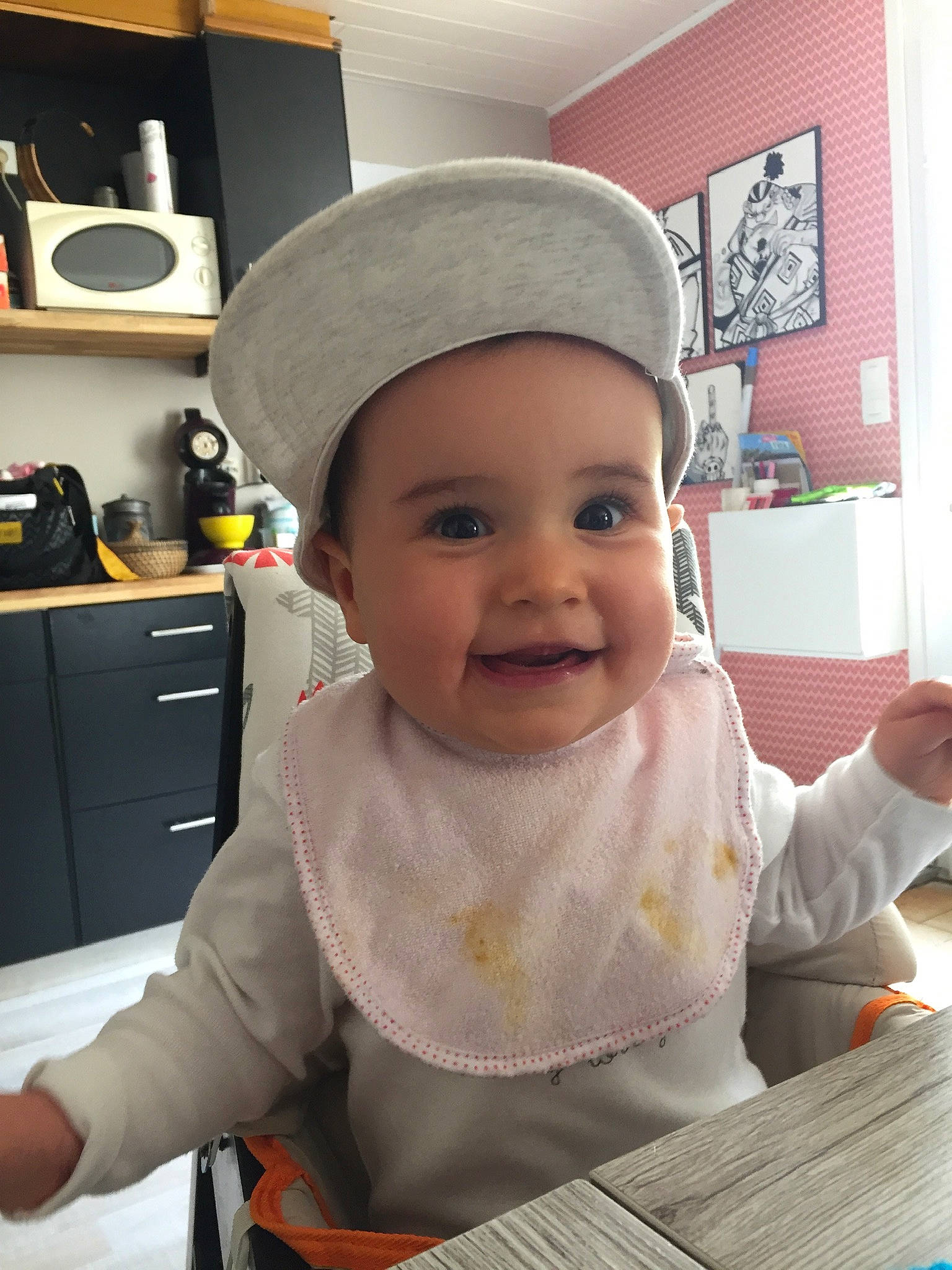 Laure a rejoint le concours — aidez-le/la à gagner de superbes lots ! baby, cap, child, head, headgear, headwear, joy, person, smile, toddler
