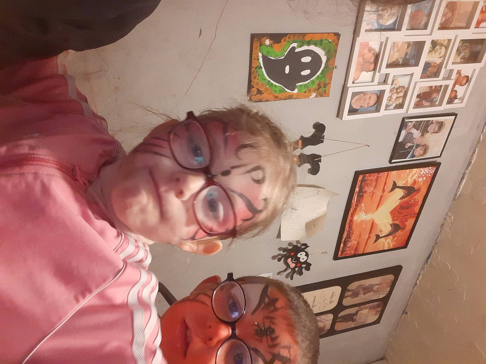 Tennessee participe au concours pour gagner de l'argent avec cette photo : cheek, cool, ear, eyelash, eyewear, flesh, forehead, fun, glasses, jaw, mouth, person, personal_protective_equipment, picture_frame, room, selfie, throat, vision_care, visual_arts, wrinkle