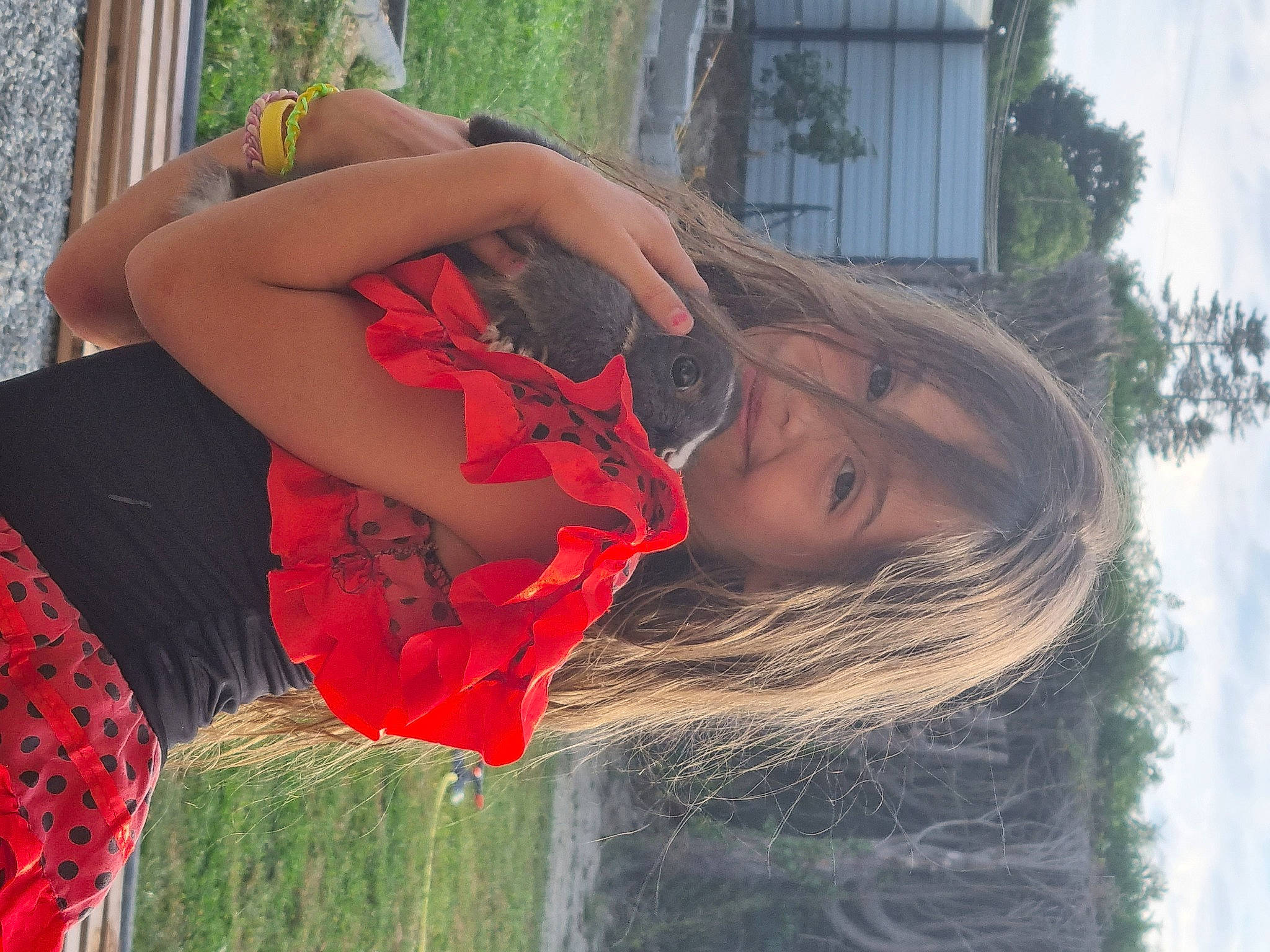 Angelina participe au concours pour gagner de l'argent avec cette photo : black_hair, brown_hair, eyewear, fun, grass, hairstyle, happy, human, human_leg, lip, long_hair, neck, pattern, people_in_nature, person, plant, textile, tree, trunk, waist