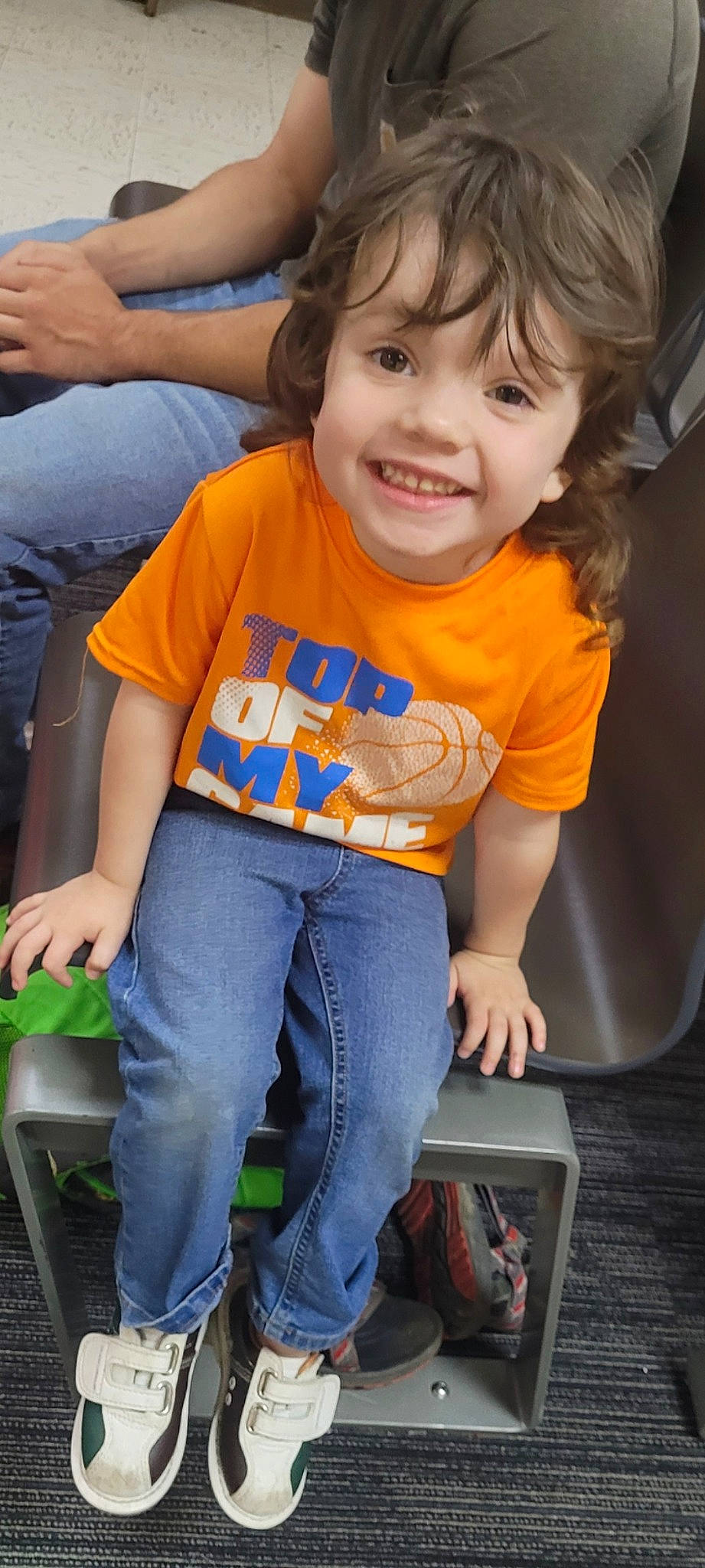 Way Way is registered to the contest to win money with this photo: beauty, chair, child, cool, fun, hair, hairstyle, happy, head, human, joint, joy, orange, organ, person, sleeve, smile, sportswear, t_shirt, thigh