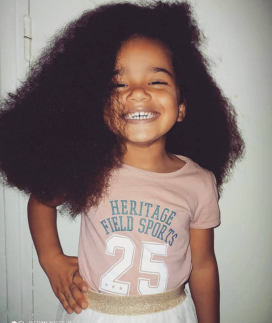 Haylee a rejoint le concours — aidez-le/la à gagner de superbes lots ! arm, cheek, chin, eye, eyebrow, face, hair, hairstyle, hand, head, jheri_curl, joint, joy, lip, mouth, nose, organ, person, shoulder, skin