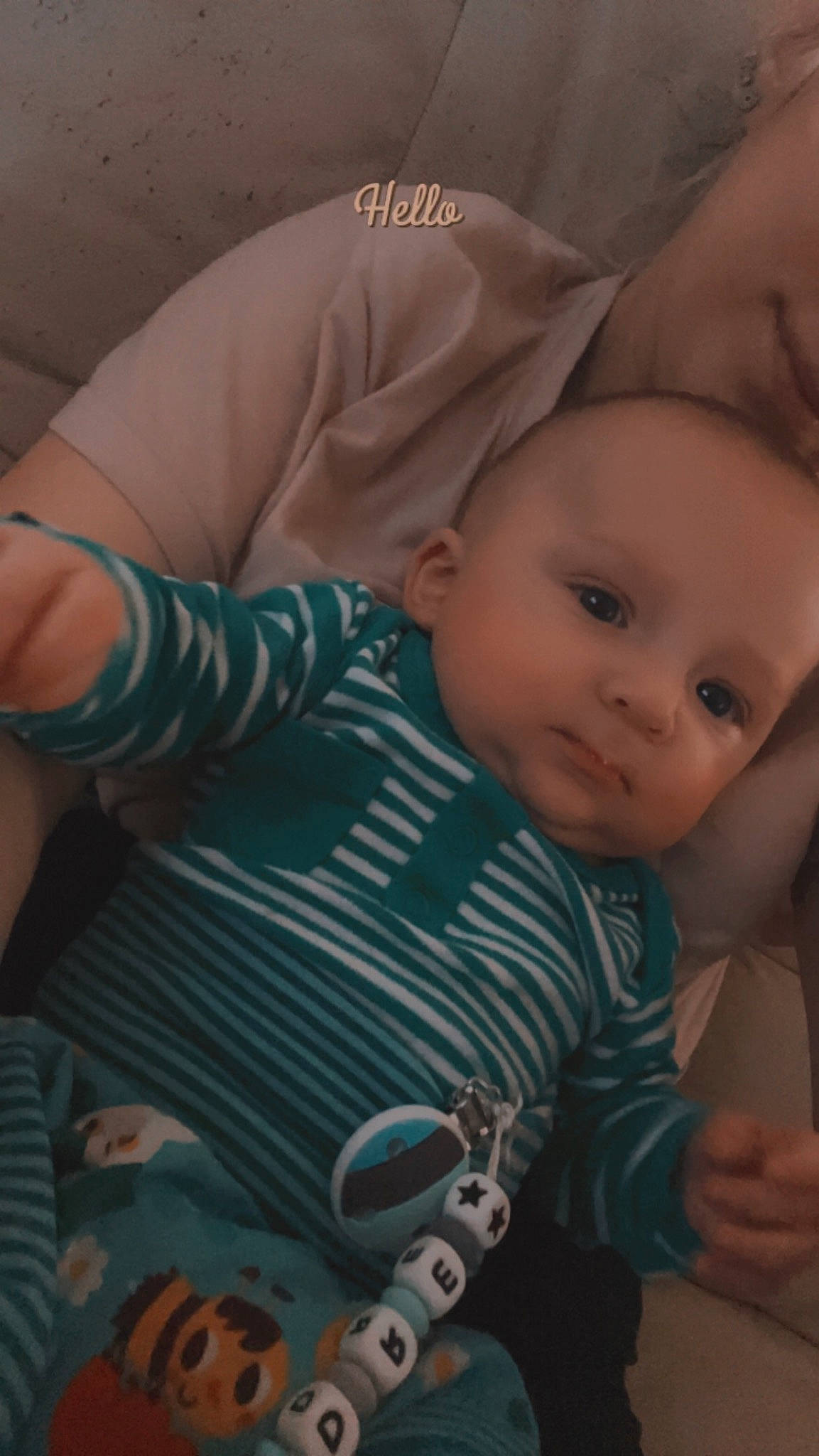 Léandre a rejoint le concours — aidez-le/la à gagner de superbes lots ! baby, baby_products, baby_toddler_clothing, cheek, child, comfort, cool, elbow, electric_blue, finger, happy, iris, lip, mouth, nose, person, skin, sleeve, smile, thumb