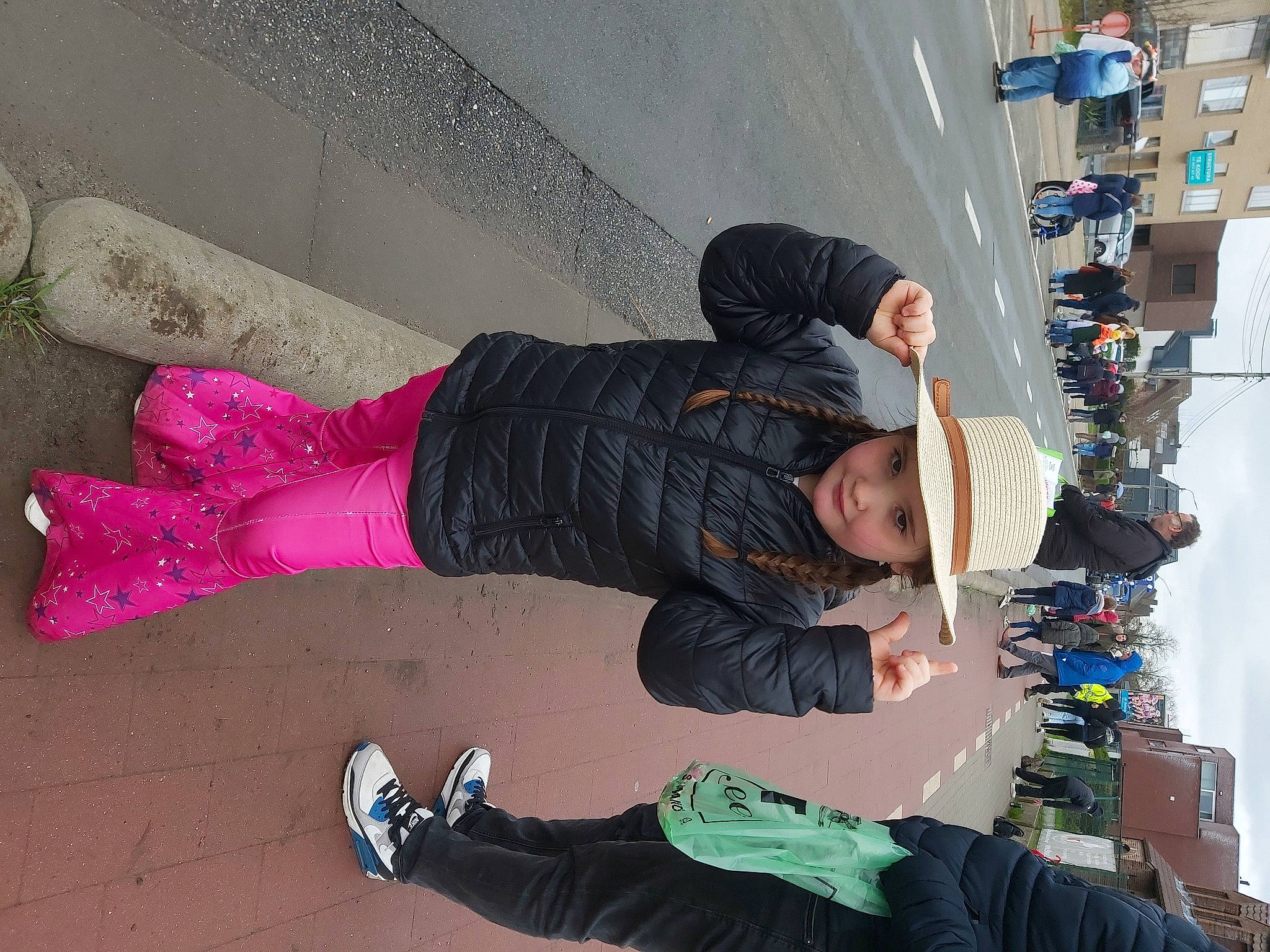 Victoria participe au concours pour gagner de l'argent avec cette photo : black, clothing, denim, flooring, foot, headwear, human_leg, joy, knee, leisure, line, outdoor_shoe, pattern, pedestrian, person, sidewalk, textile, thigh, travel, urban_design