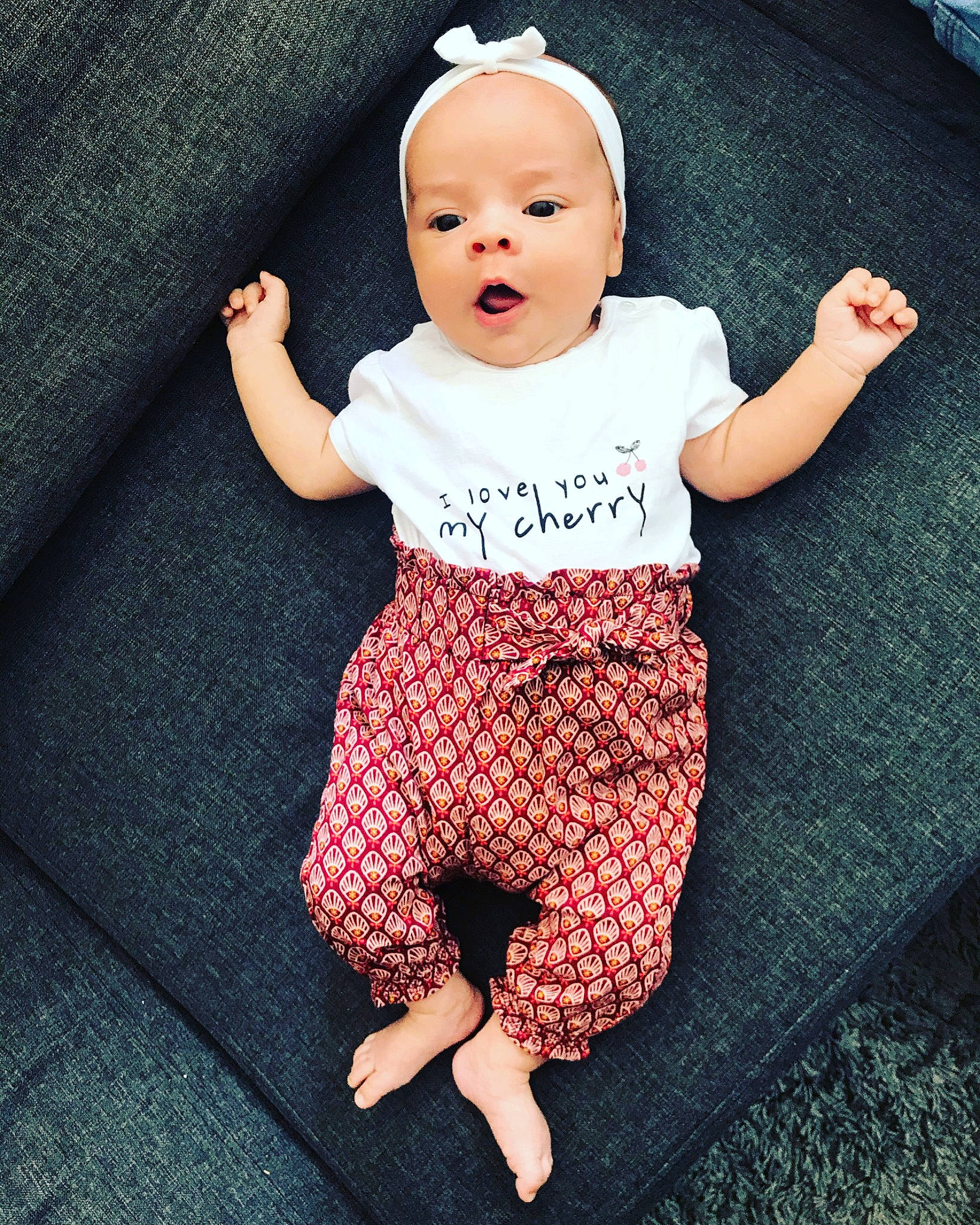 Léna participe au concours pour gagner de l'argent avec cette photo : baby, baby_products, baby_toddler_clothing, child, clothing, design, pattern, person, pink, product, skin, sleeve, t_shirt, textile, toddler