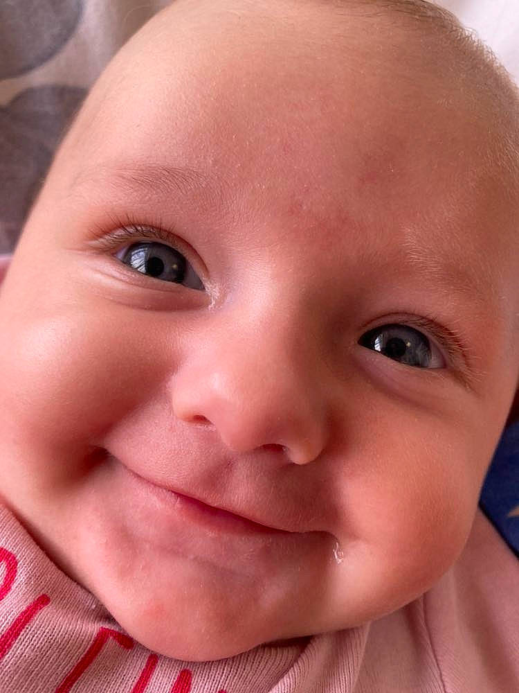 Ilyana a rejoint le concours — aidez-le/la à gagner de superbes lots ! baby, cheek, child, chin, ear, eyebrow, eyelash, forehead, fun, hair, happy, iris, joy, lip, mouth, nose, person, skin, smile, thumb