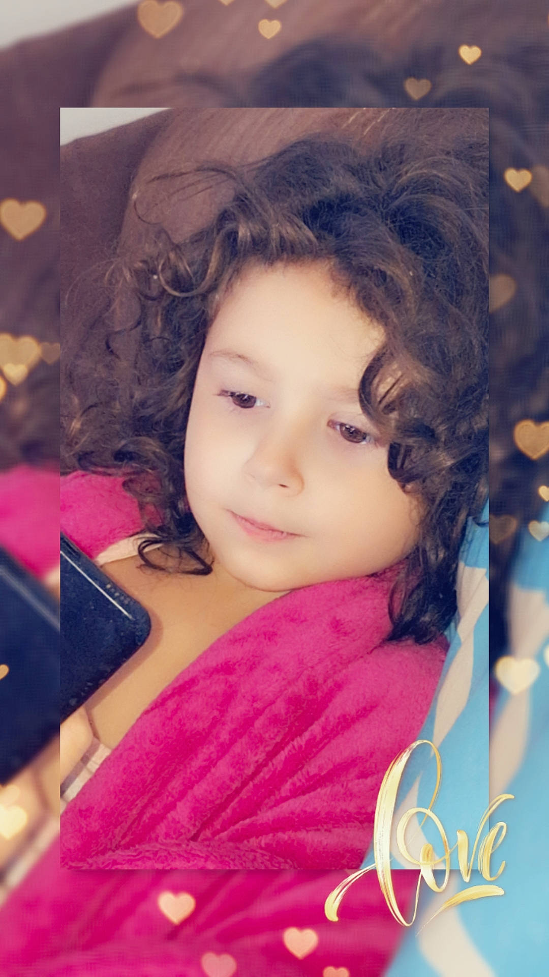 Lévana participe au concours pour gagner de l'argent avec cette photo : beauty, black_hair, brown_hair, cheek, child, chin, cool, eyebrow, eyelash, flash_photography, hairstyle, happy, iris, lip, long_hair, magenta, person, pink, skin, smile