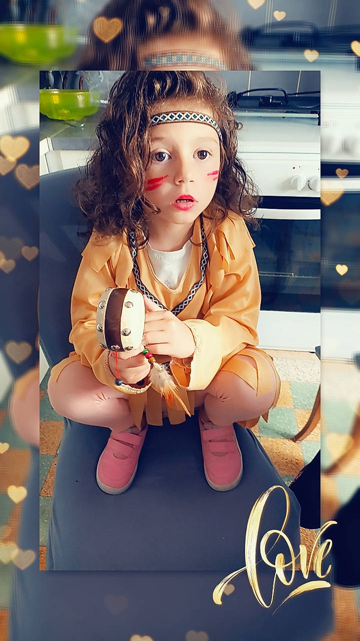 Lévana participe au concours pour gagner de l'argent avec cette photo : animation, baby_toddler_clothing, child, facial_expression, fashion_accessory, fashion_design, fun, happy, human_leg, jewellery, necklace, peach, person, photo_caption, play, sitting, snapshot, sock, thigh, toddler