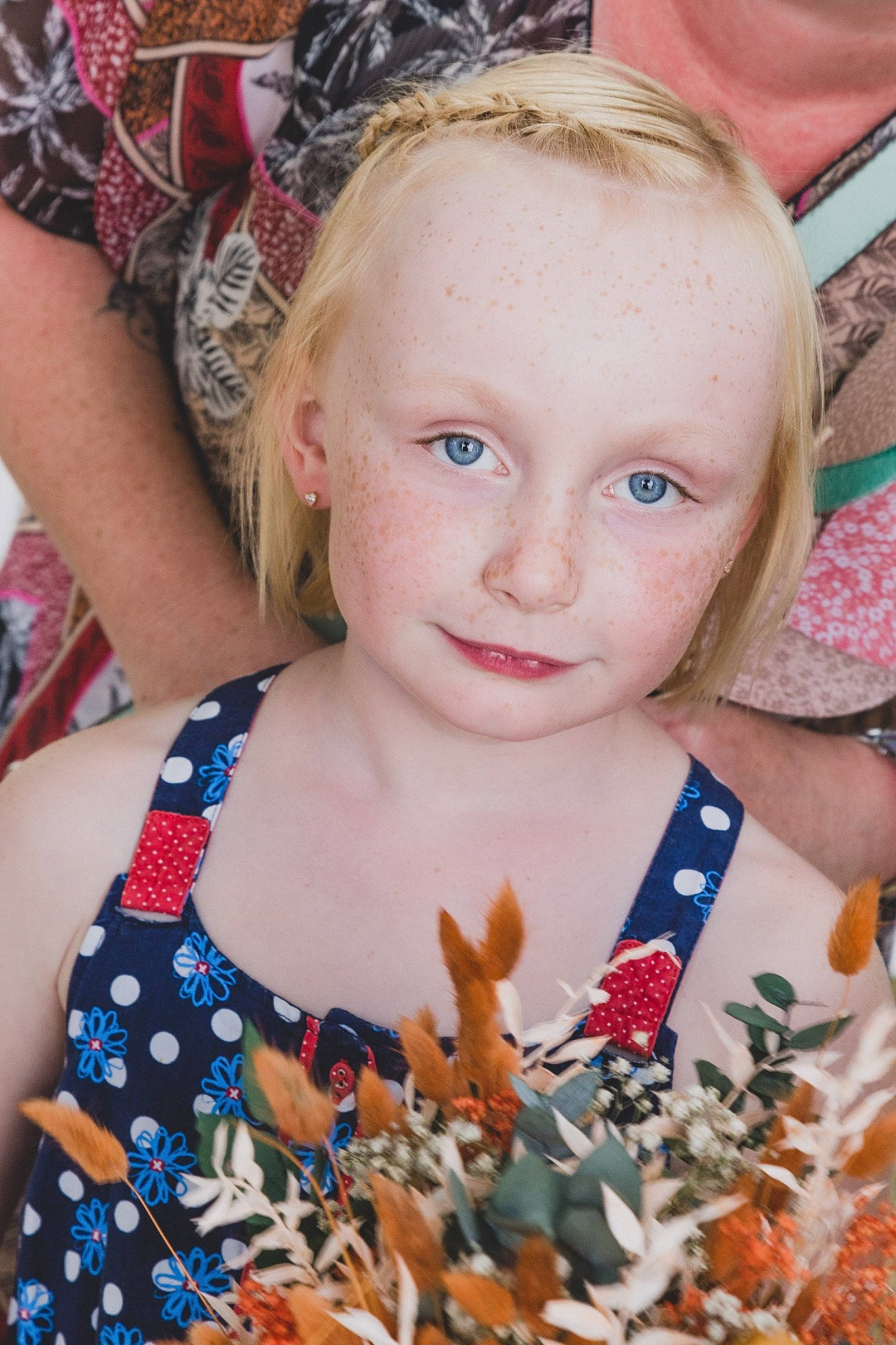 Sawyer participe au concours pour gagner de l'argent avec cette photo : cheek, eye, eyelash, face, facial_expression, finger, hair, happy, head, human_body, iris, joy, lip, organ, people_in_nature, person, pink, plant, skin, summer