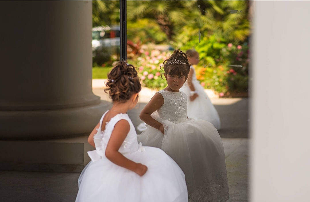 Chloe participe au concours pour gagner de l'argent avec cette photo : bouquet, bridal_accessory, bridal_clothing, bridal_party_dress, bridal_veil, bride, dress, event, flash_photography, formal_wear, gesture, gown, happy, headpiece, person, shoulder, veil, waist, wedding, wedding_ceremony_supply