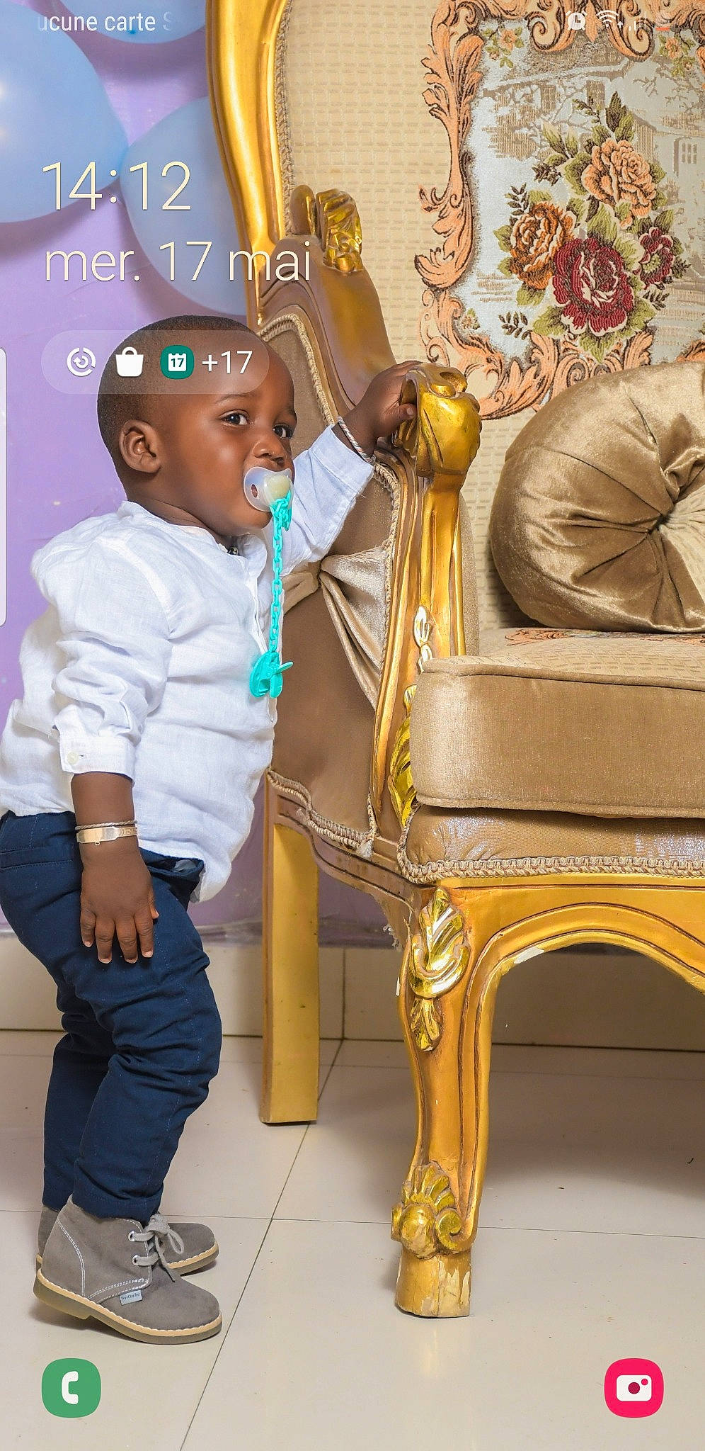 Ousseynou participe au concours pour gagner de l'argent avec cette photo : art, chair, child, formal_wear, illustration, leisure, organ, outerwear, painting, person, photograph, photography, picture_frame, religious_institute, room, sitting, snapshot, standing, suit, toddler