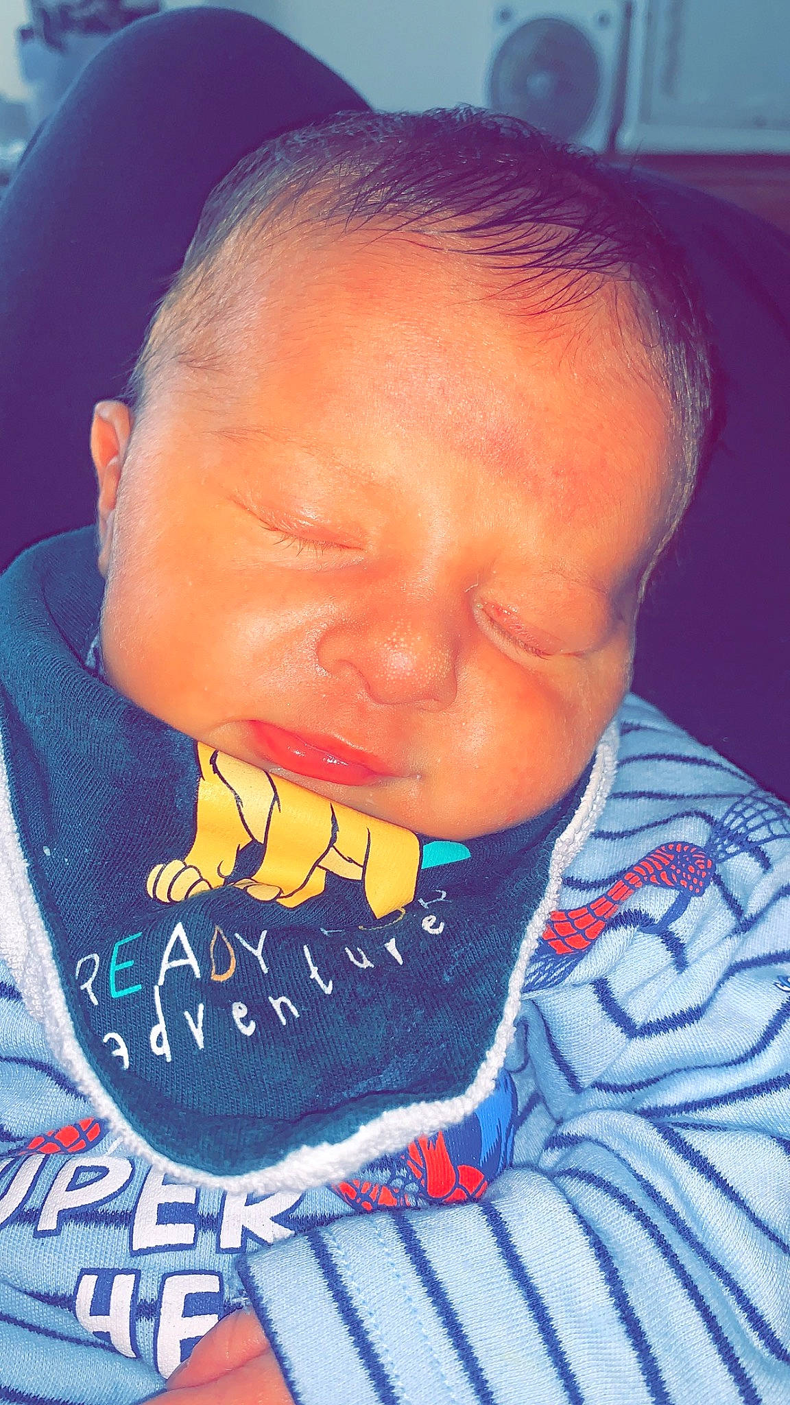 Leyton a rejoint le concours — aidez-le/la à gagner de superbes lots ! beard, cheek, child, chin, ear, elbow, electric_blue, facial_hair, forehead, fun, happy, jaw, mouth, neck, nose, orange, person, sitting, sleeve, t_shirt