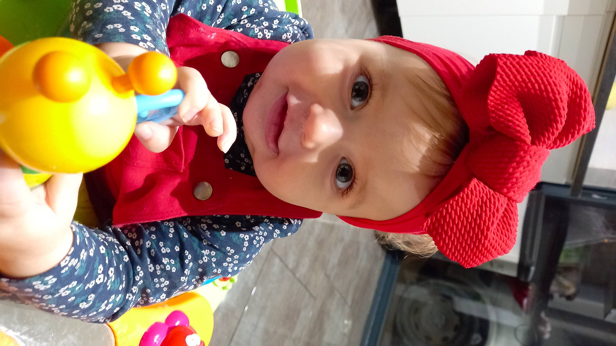 Illyana participe au concours pour gagner de l'argent avec cette photo : baby, baby_playing_with_toys, baby_products, baby_toddler_clothing, baby_toys, cheek, child, event, fun, happy, hat, party_supply, person, play, sun_hat, toddler, toy