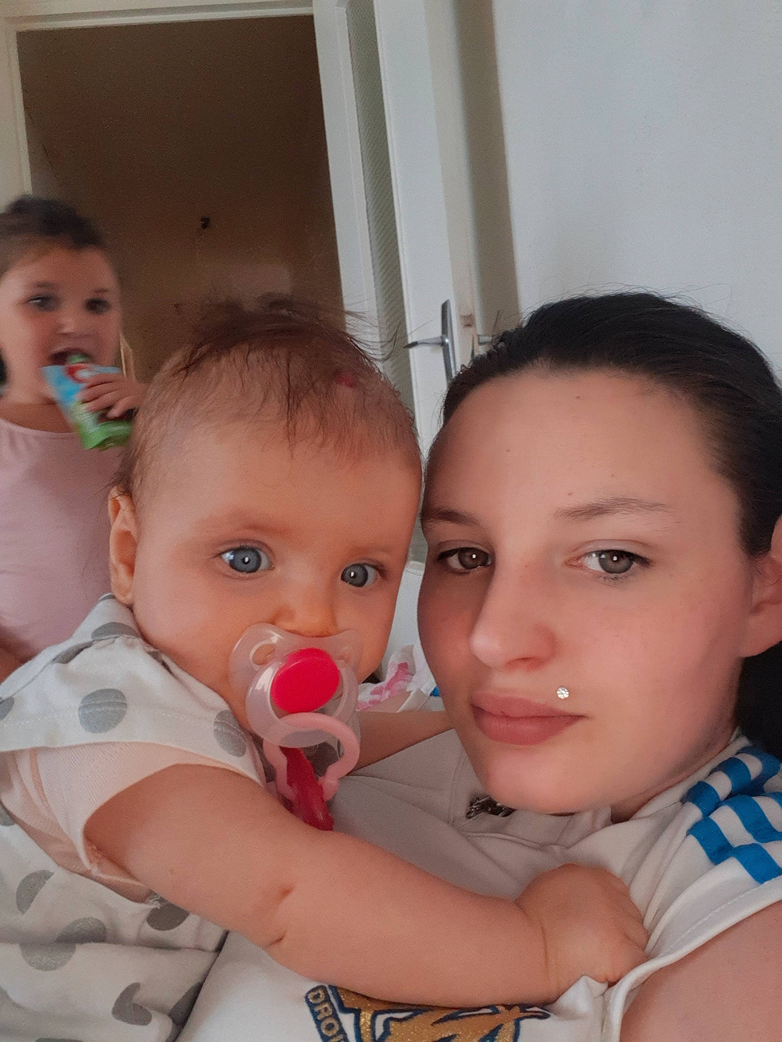 Melody a rejoint le concours — aidez-le/la à gagner de superbes lots ! cheek, child, day, ear, finger, fun, girl, infant, iris, lip, mother, mouth, nose, person, product, skin, smile, toddler