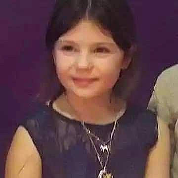 Celia participe au concours pour gagner de l'argent avec cette photo : bangs, black_hair, body_jewelry, cheek, chest, cool, event, eyelash, hair, happy, human_body, jaw, jewellery, joy, mouth, neck, necklace, nose, person, sleeve