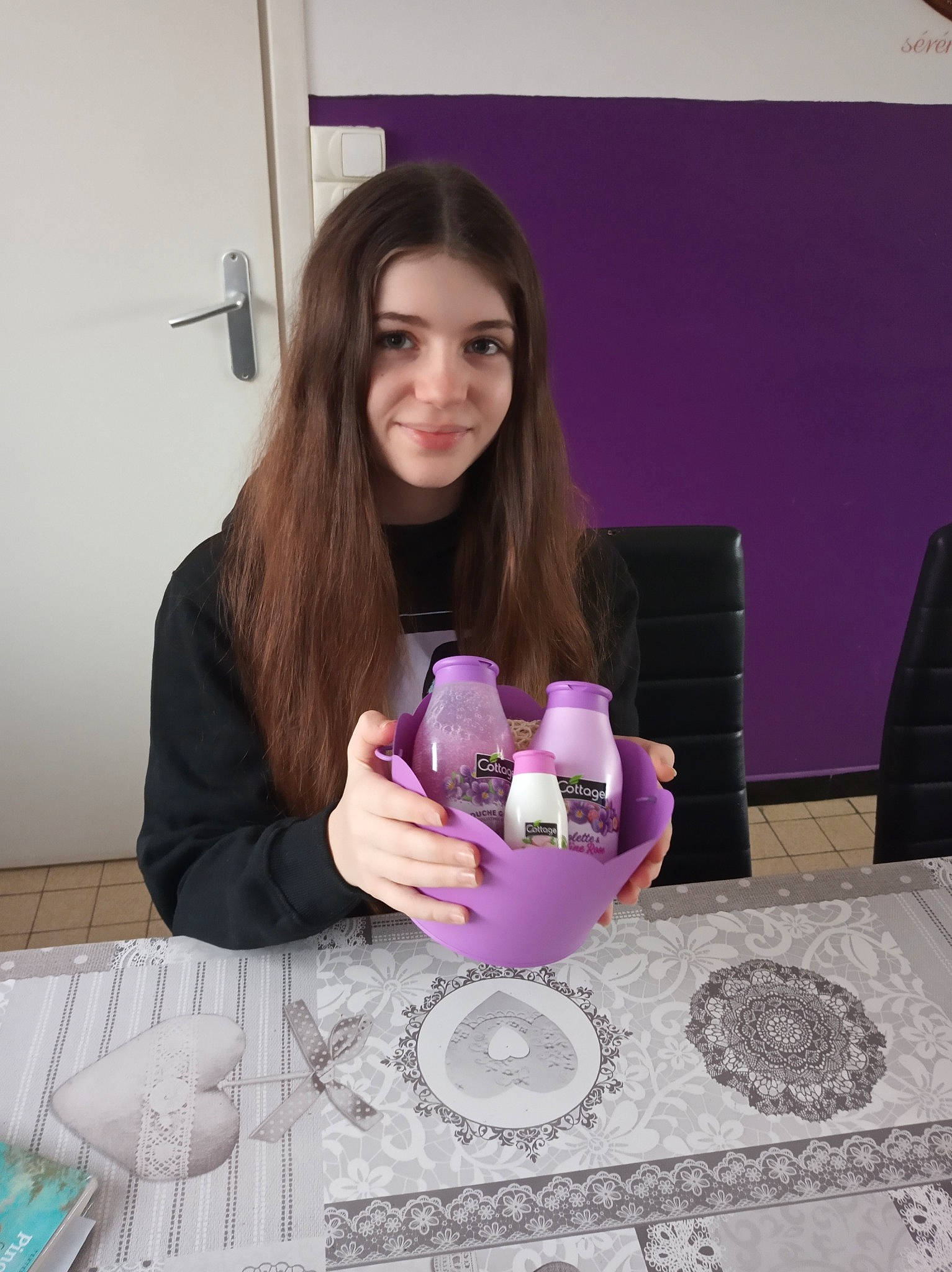 Célia participe au concours pour gagner de l'argent avec cette photo : black_hair, cosmetics, drink, drinkware, event, eyelash, fashion_design, flooring, glass, happy, joy, linens, magenta, person, plastic_bottle, purple, room, science, sitting, smile