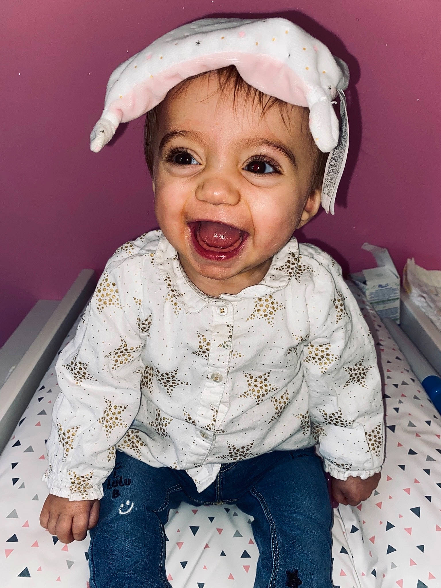Lëyna participe au concours pour gagner de l'argent avec cette photo : baby, baby_toddler_clothing, cheek, eye, face, happy, head, headgear, headwear, iris, lip, nose, organ, outerwear, person, pink, product, skin, sleeve, smile
