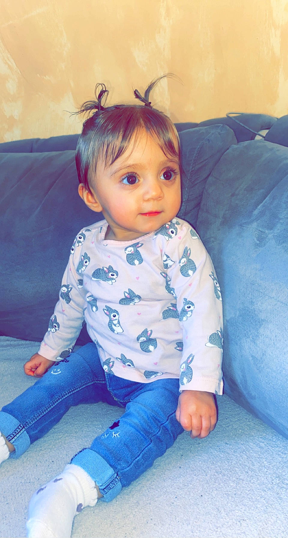 Lëyna a rejoint le concours — aidez-le/la à gagner de superbes lots ! azure, baby_toddler_clothing, blue, comfort, cool, eye, facial_expression, flash_photography, floor, fun, hairstyle, happy, head, joint, organ, person, shoulder, skin, sleeve, textile