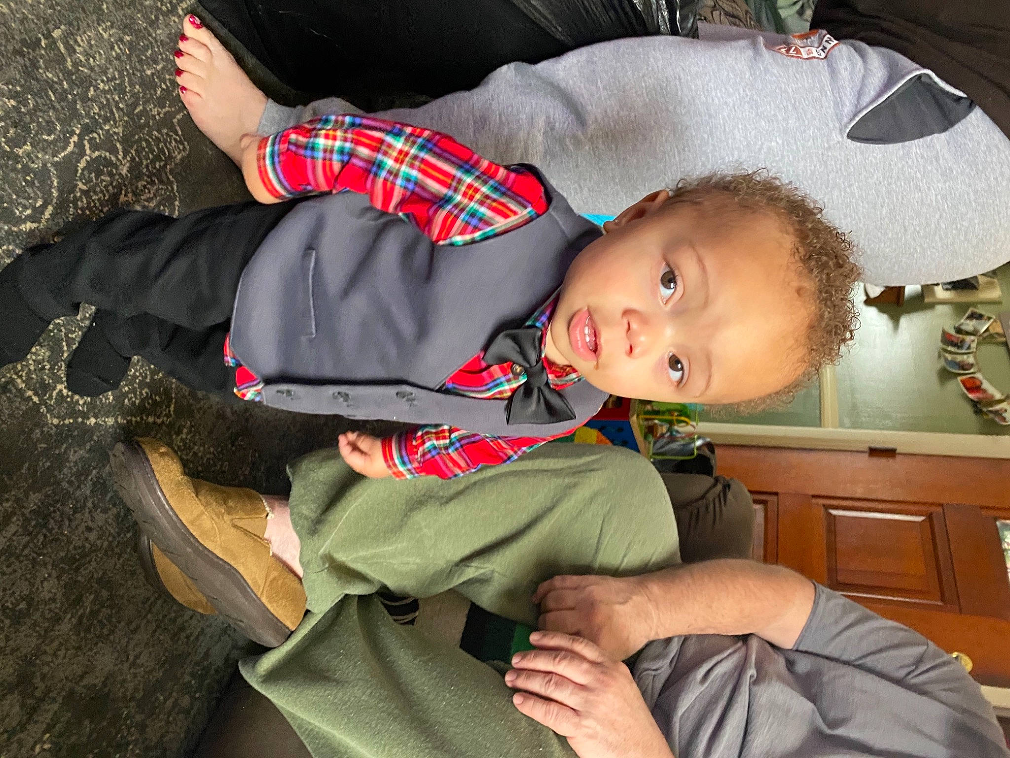 Amarion is registered to the contest to win money with this photo: baby, baby_products, baby_toddler_clothing, cabinetry, chest, chest_of_drawers, chiffonier, comfort, drawer, dresser, filing_cabinet, human, joint, lap, mammal, person, plaid, tartan, toddler, wrist