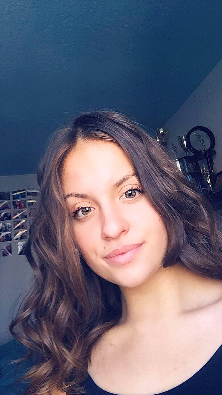 Elisa a rejoint le concours — aidez-le/la à gagner de superbes lots ! beauty, black_hair, brown_hair, cheek, chin, eye, eyebrow, face, forehead, hair, hairstyle, head, layered_hair, lip, long_hair, nose, person, photography, selfie, skin