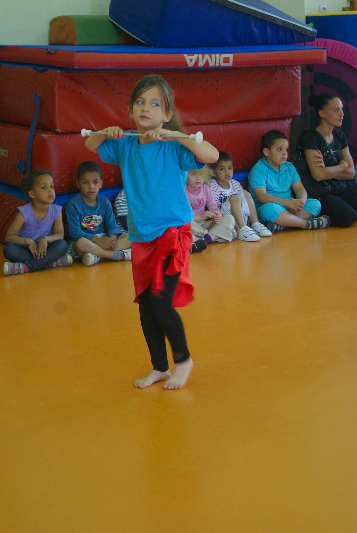 Elisa participe au concours pour gagner de l'argent avec cette photo : child, fun, leisure, person, play