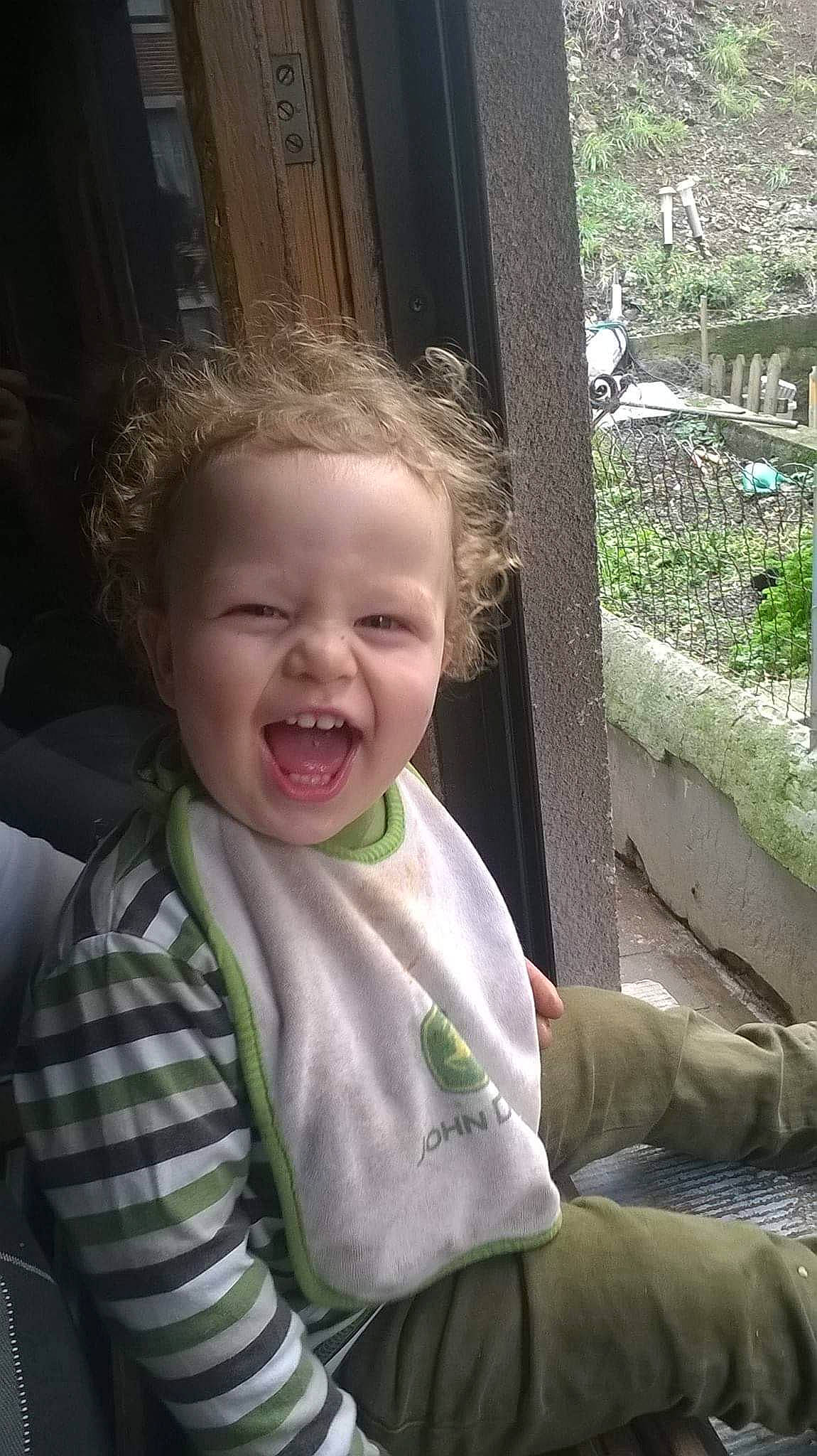 Tayler a rejoint le concours — aidez-le/la à gagner de superbes lots ! child, face, facial_expression, happy, laugh, person, smile, toddler, tooth