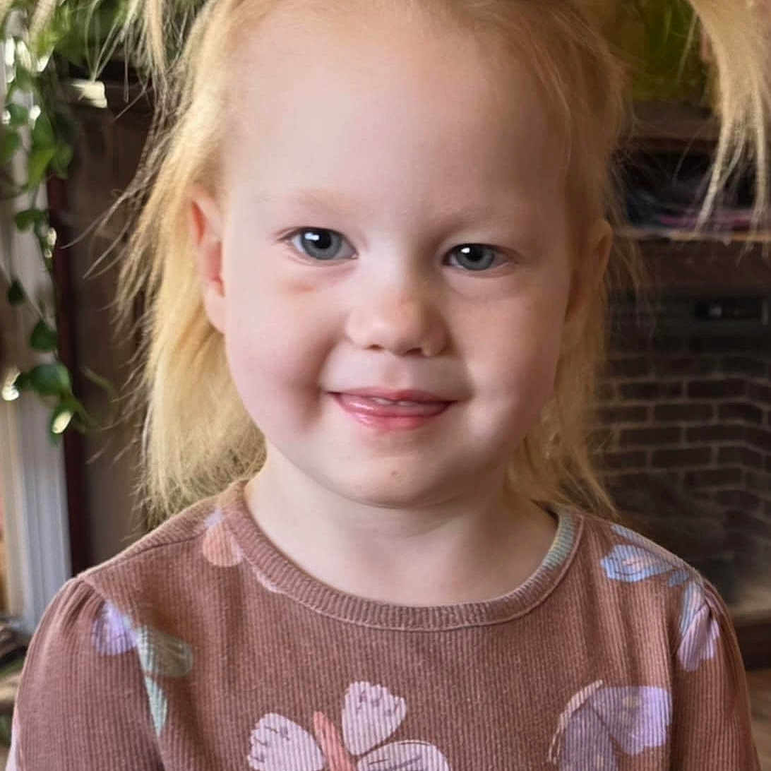 Ansley is registered to the contest to win money with this photo: accessories, blonde, bodypart, child, clothing, face, female, girl, hair, happy, head, jewelry, mouth, person, photography, portrait, sleeve, smile, t_shirt, teeth