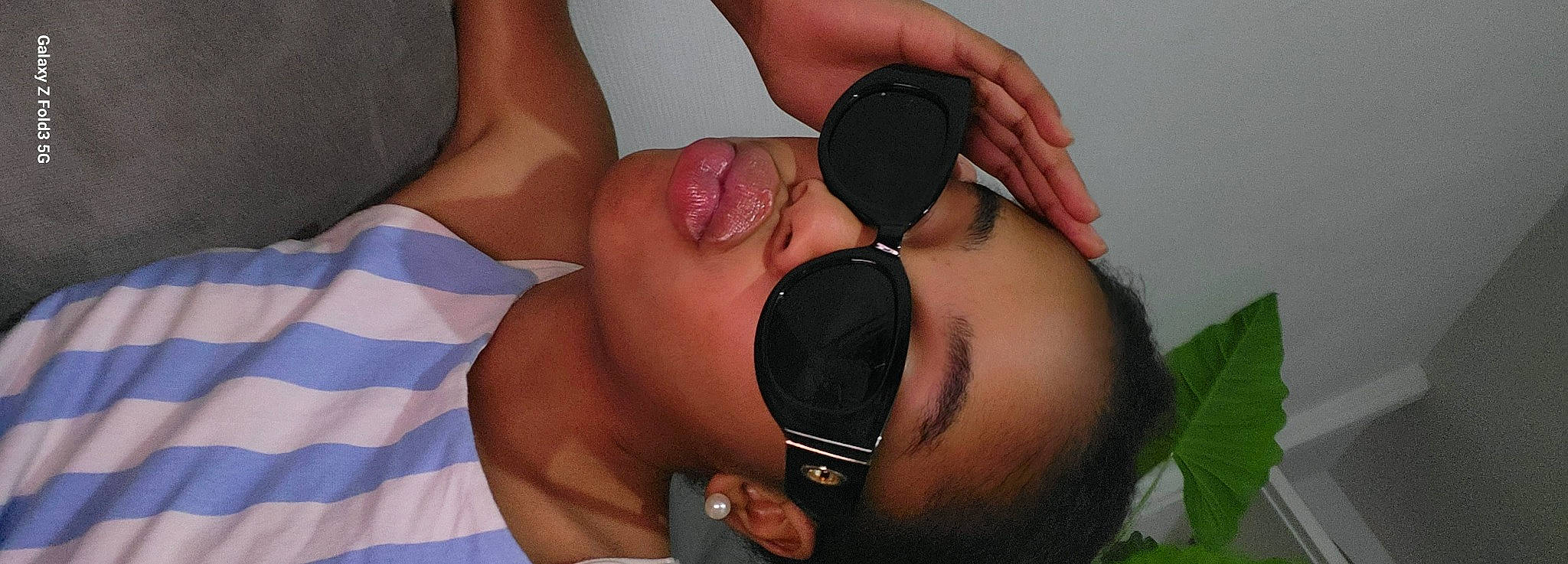 Diana participe au concours pour gagner de l'argent avec cette photo : cheek, chin, ear, eyebrow, eyelash, eyewear, finger, forehead, gesture, glasses, goggles, hair, happy, head, mouth, neck, nose, person, smile, sunglasses