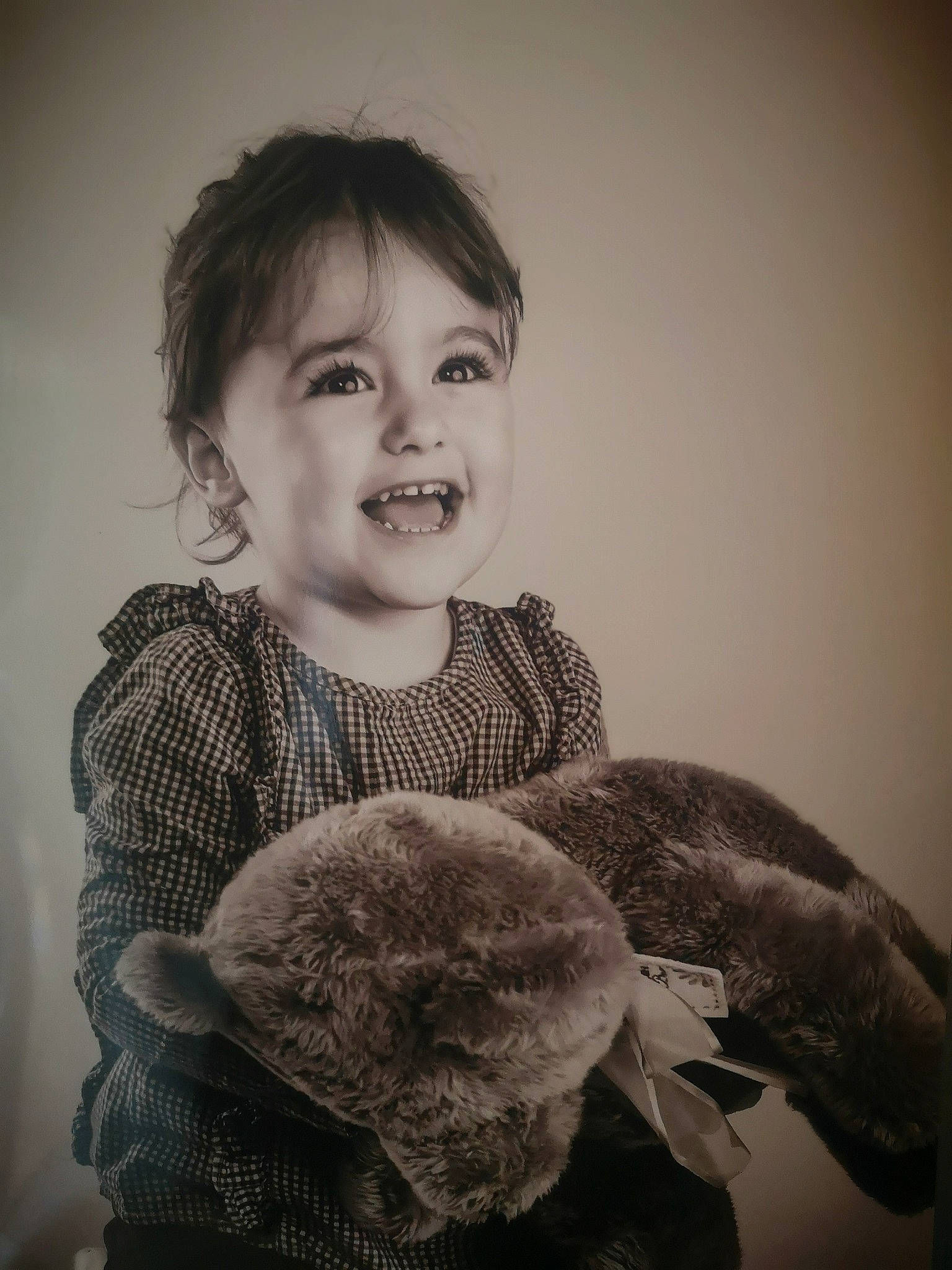 Aliyah a rejoint le concours — aidez-le/la à gagner de superbes lots ! arm, baby_toddler_clothing, comfort, face, flash_photography, gesture, hair, happy, head, human_body, iris, joy, mouth, neck, nose, person, shoulder, skin, sleeve, smile