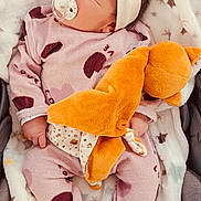 Lyvana participe au concours pour gagner de l'argent avec cette photo : adorable, baby, blanket, child, comfort, cozy, cute, headband, heart_pattern, indoors, infant, newborn, pacifier, peaceful, pink_pajamas, plush_toy, resting, sleeping, soft, toddler