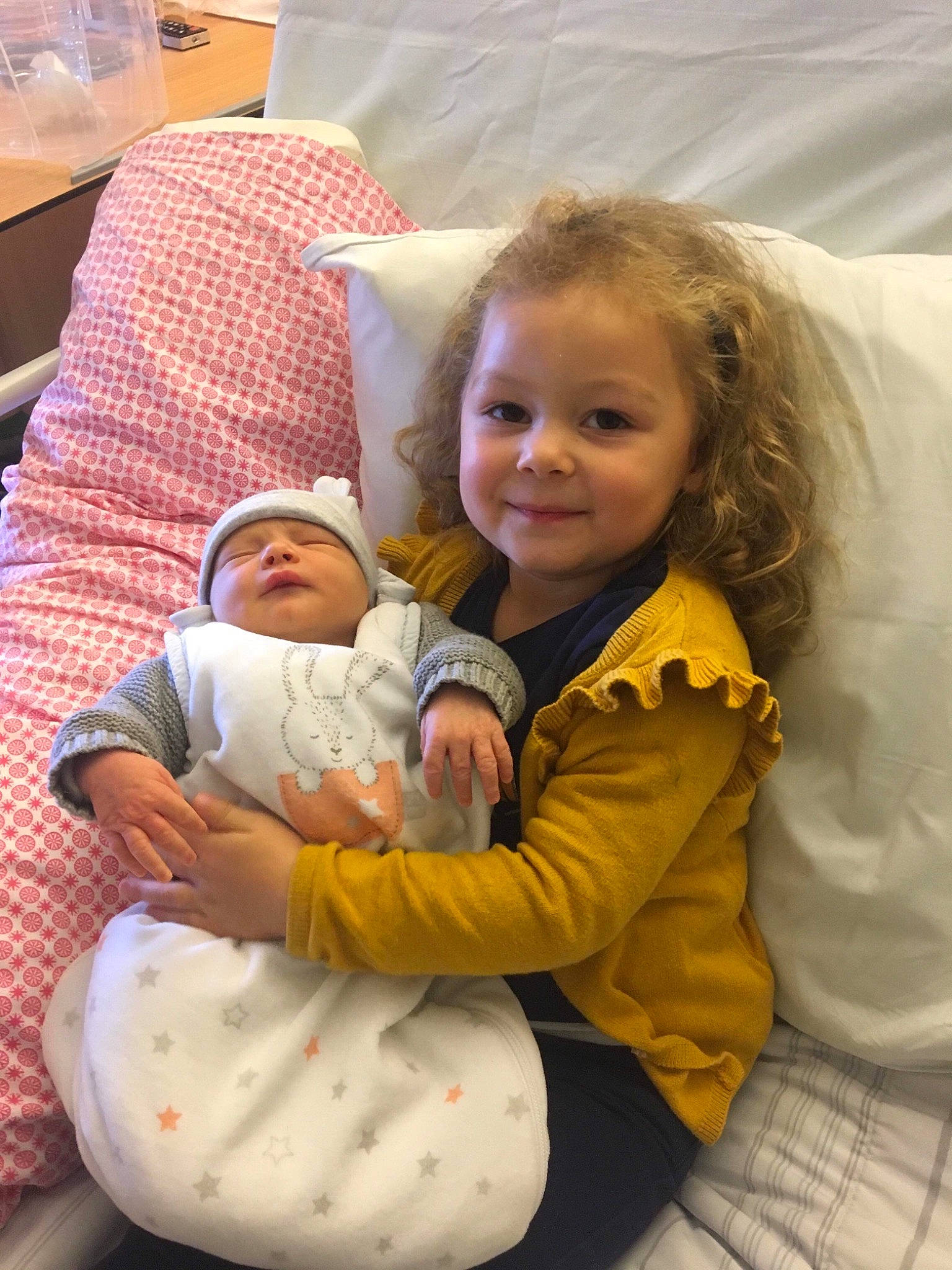 Kaissy a rejoint le concours — aidez-le/la à gagner de superbes lots ! baby, bedtime, birth, child, comfort, daughter, furniture, joy, person, pillow, toddler