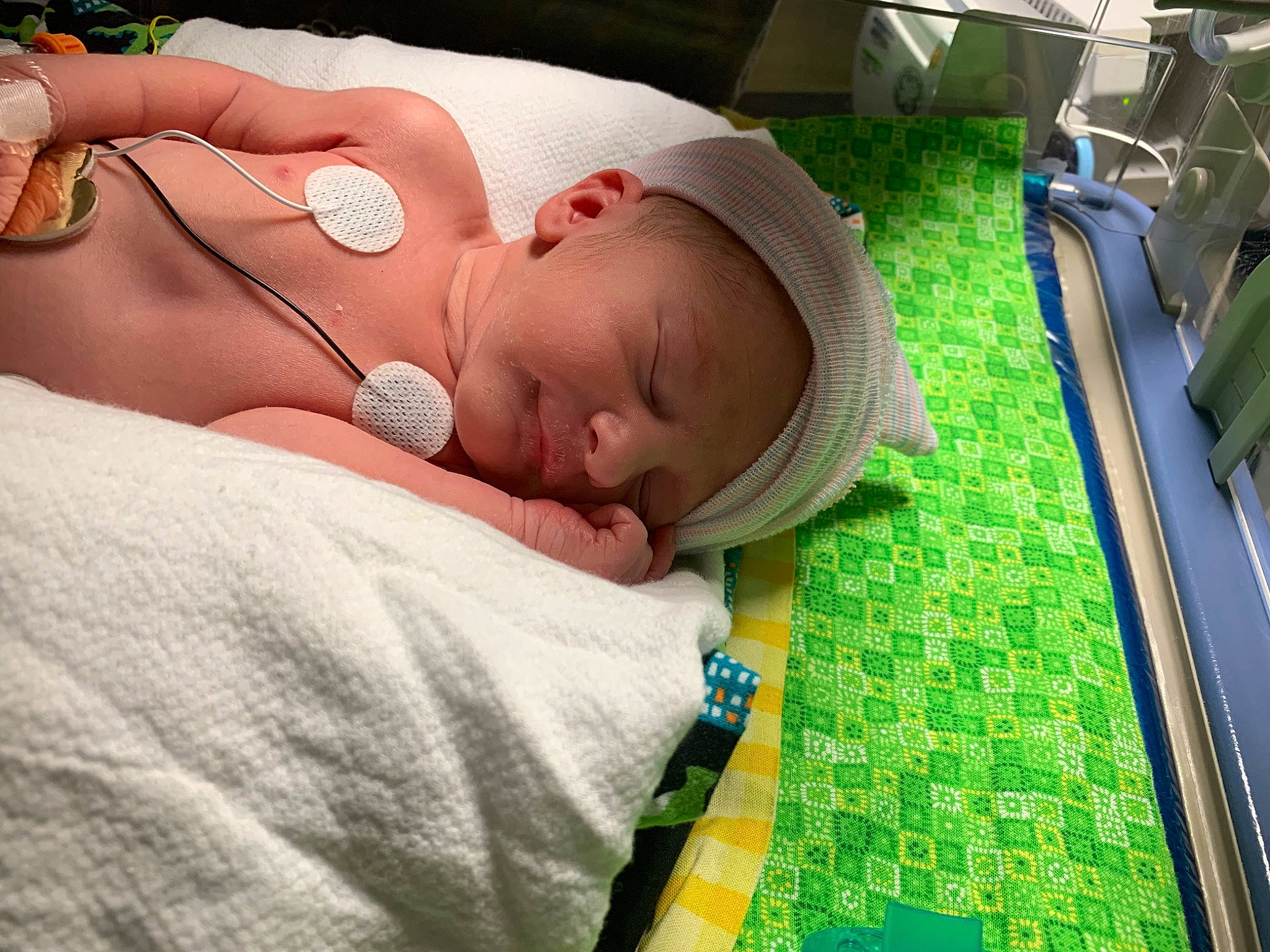 Kodi is registered to the contest to win money with this photo: baby, baby_sleeping, bedtime, birth, child, childbirth, hand, headwear, nap, person, product, sleep