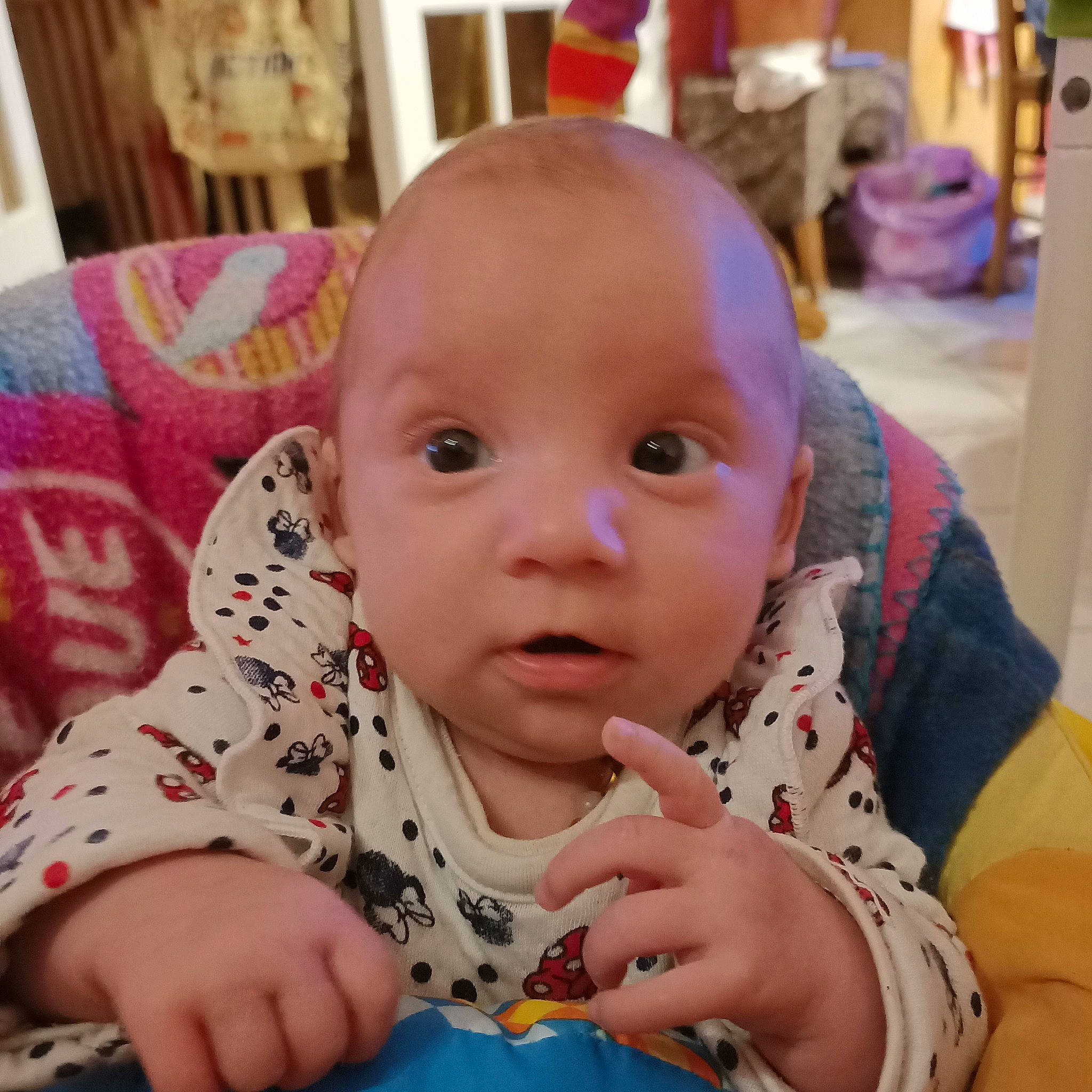 Niji a rejoint le concours — aidez-le/la à gagner de superbes lots ! arm, baby, baby_toddler_clothing, cheek, comfort, eyelash, face, finger, gesture, happy, head, iris, lip, mouth, neck, nose, person, skin, sleeve, thumb