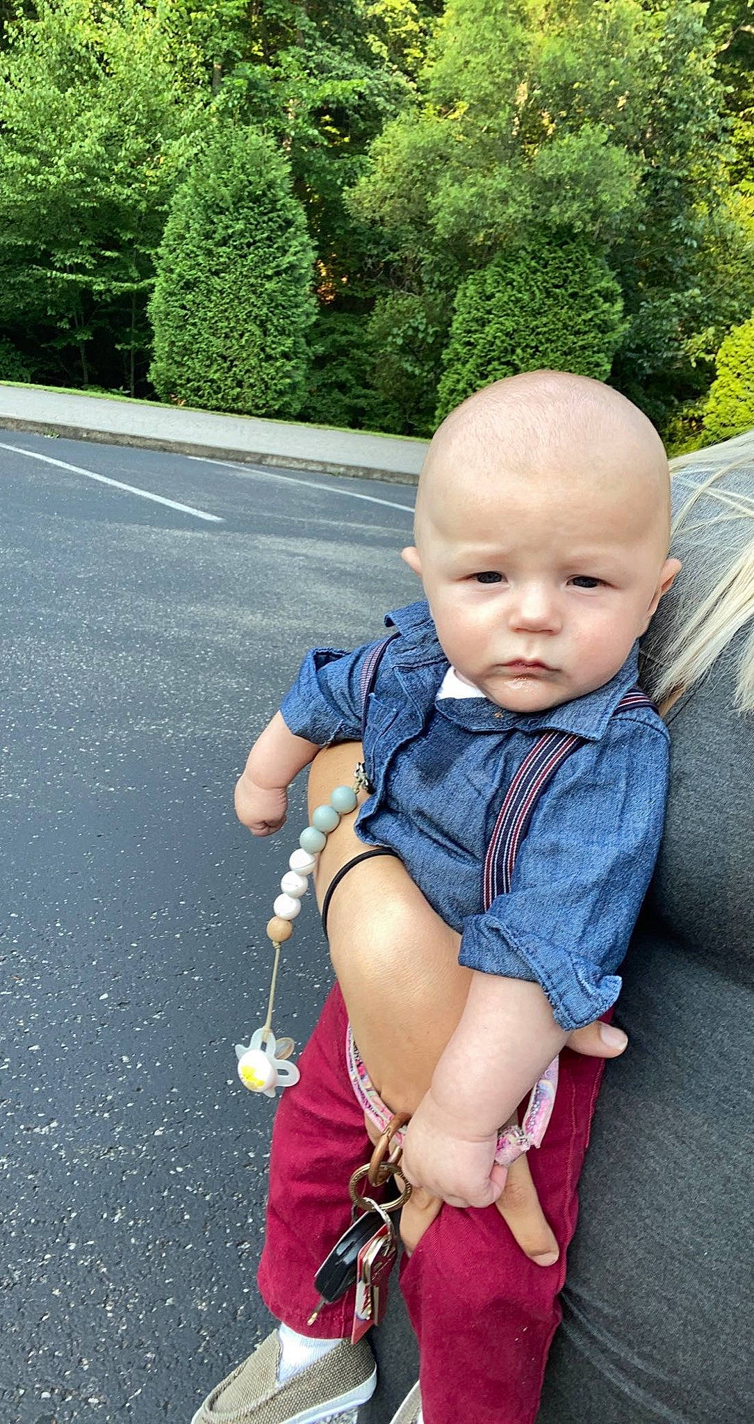 Creed is registered to the contest to win money with this photo: arm, baby, baby_carriage, baby_products, baby_toddler_clothing, electric_blue, fun, grass, green, hand, happy, human_body, leg, leisure, people_in_nature, person, plant, summer, thumb, toddler