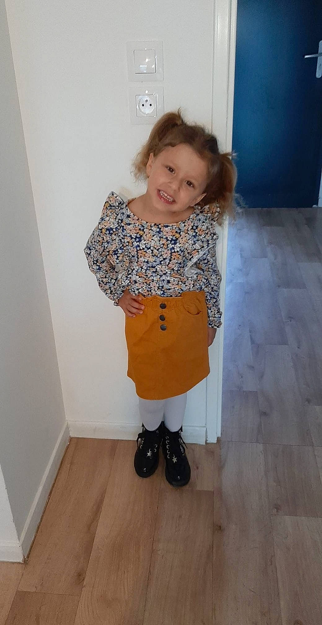 Ilyanna participe au concours pour gagner de l'argent avec cette photo : baby_toddler_clothing, child, costume, fashion_design, floor, flooring, hardwood, human_leg, joy, knee, pattern, peach, person, room, shoe, sleeve, smile, sock, thigh, toddler