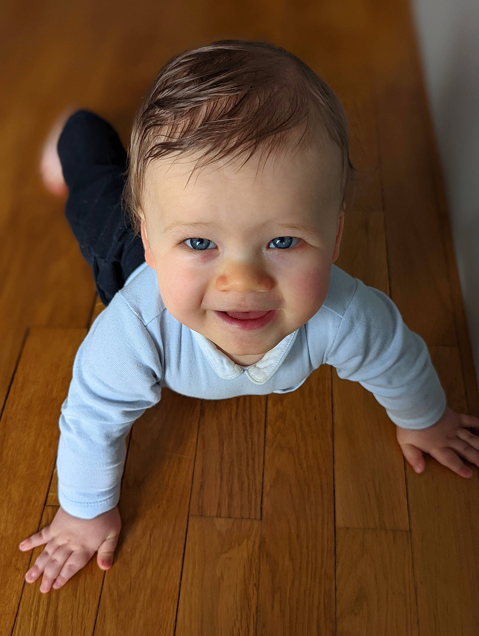 Nathan participe au concours pour gagner de l'argent avec cette photo : baby_toddler_clothing, cheek, chin, eye, eyelash, face, flash_photography, floor, flooring, hair, happy, head, iris, joy, lip, nose, person, skin, sleeve, smile