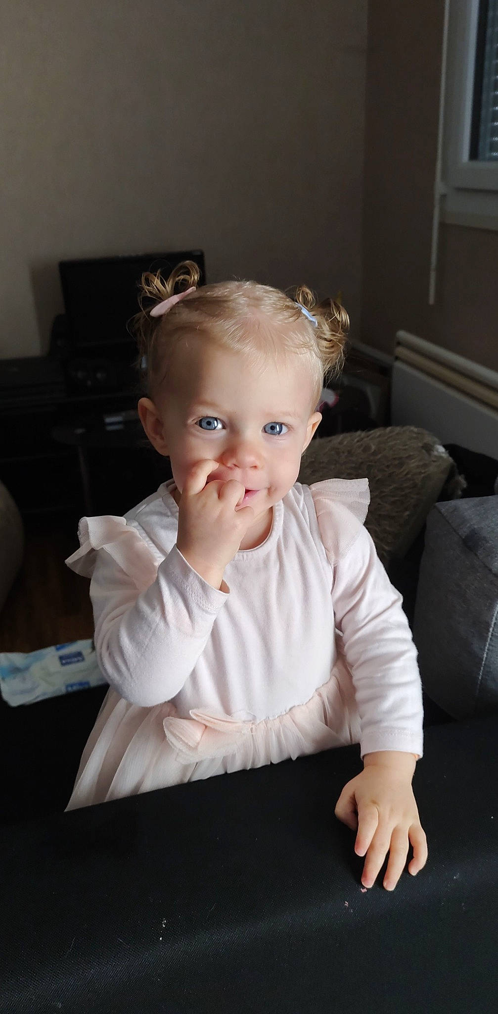 Neela participe au concours pour gagner de l'argent avec cette photo : baby, baby_toddler_clothing, cheek, child, comfort, door, eyebrow, flash_photography, flooring, fun, hairstyle, happy, iris, lip, person, sitting, skin, sleeve, smile, toddler