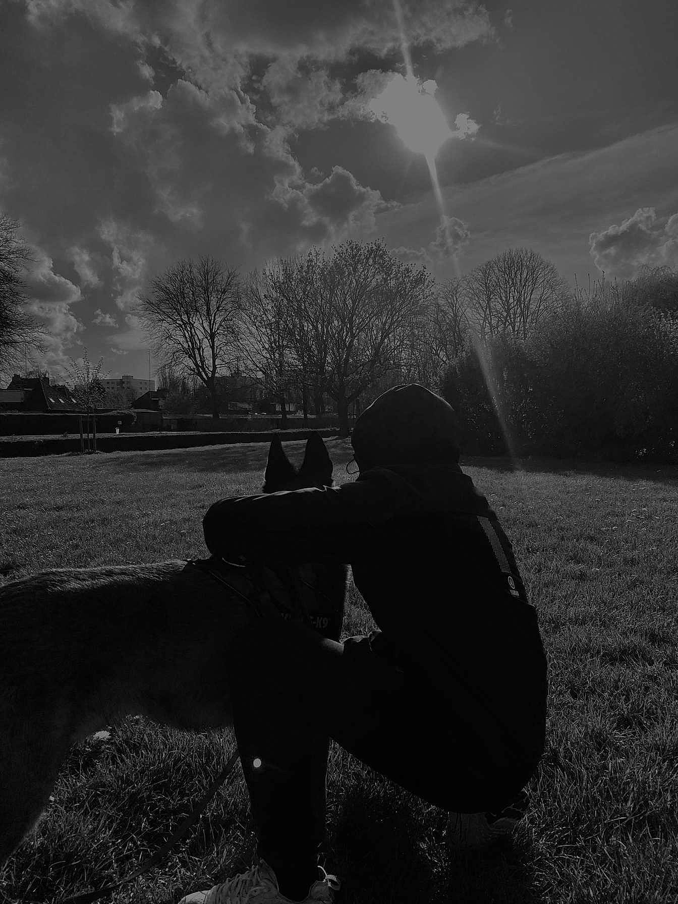 Palco a rejoint le concours — aidez-le/la à gagner de superbes lots ! atmosphere, backlighting, black_and_white, cloud, darkness, flash_photography, gesture, grass, happy, horizon, landscape, monochrome, monochrome_photography, people_in_nature, plant, sky, style, tints_and_shades, tree, water