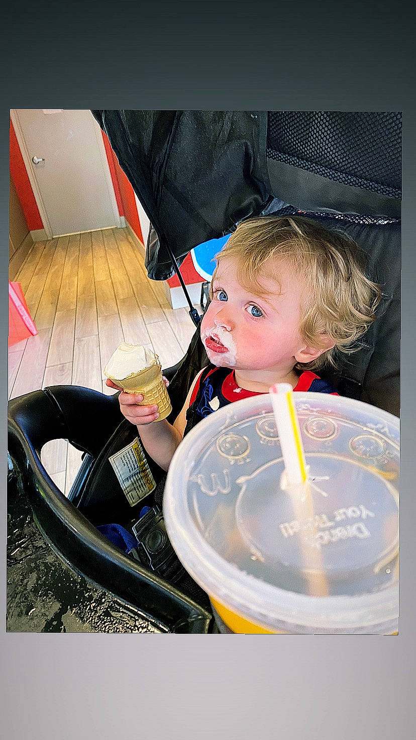 Bray Bray is registered to the contest to win money with this photo: auto_part, automotive_tire, automotive_wheel_system, baby_carriage, baby_products, chair, child, circle, fun, happy, leisure, person, plate, play, sitting, smile, t_shirt, tire, toddler, vacation