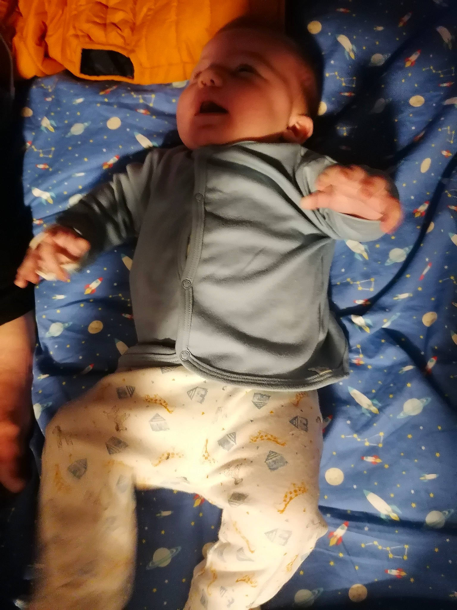 Thiago a rejoint le concours — aidez-le/la à gagner de superbes lots ! arm, baby, baby_toddler_clothing, chest, child, comfort, cool, fun, human_body, human_leg, knee, leg, linens, mouth, muscle, pattern, person, sleeve, thigh, toddler